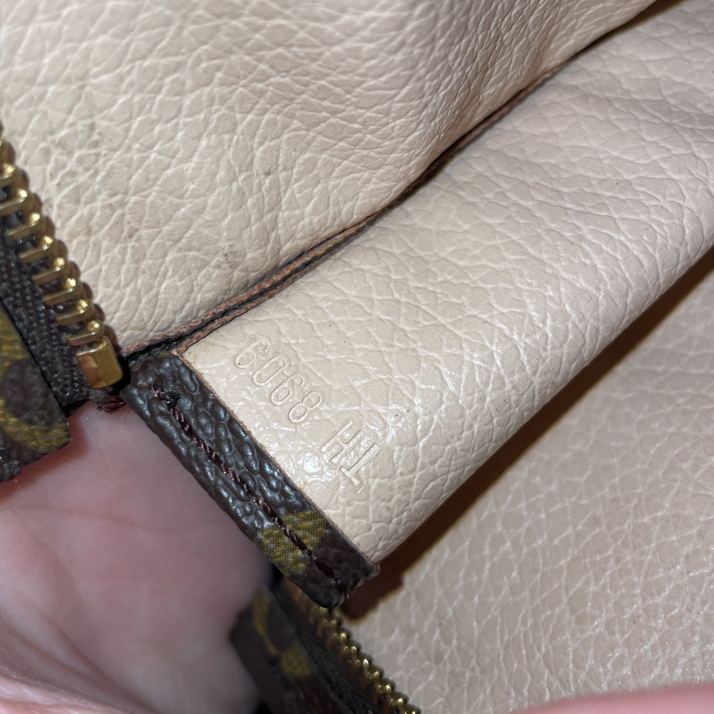 Louis Vuitton Toiletry Pouch Size ONE SIZE - 8 Thumbnail
