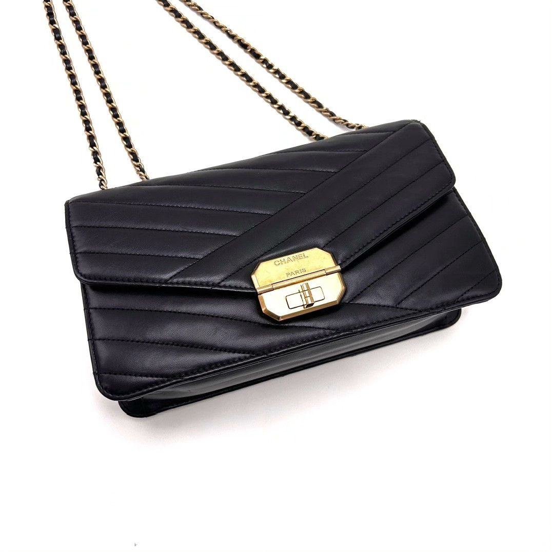 Chanel Pre-loved Bag Very good condition Size ONE SIZE - 4 Thumbnail