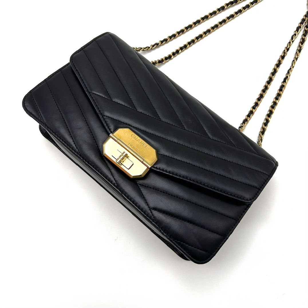 Chanel Pre-loved Bag Very good condition Size ONE SIZE - 3 Thumbnail