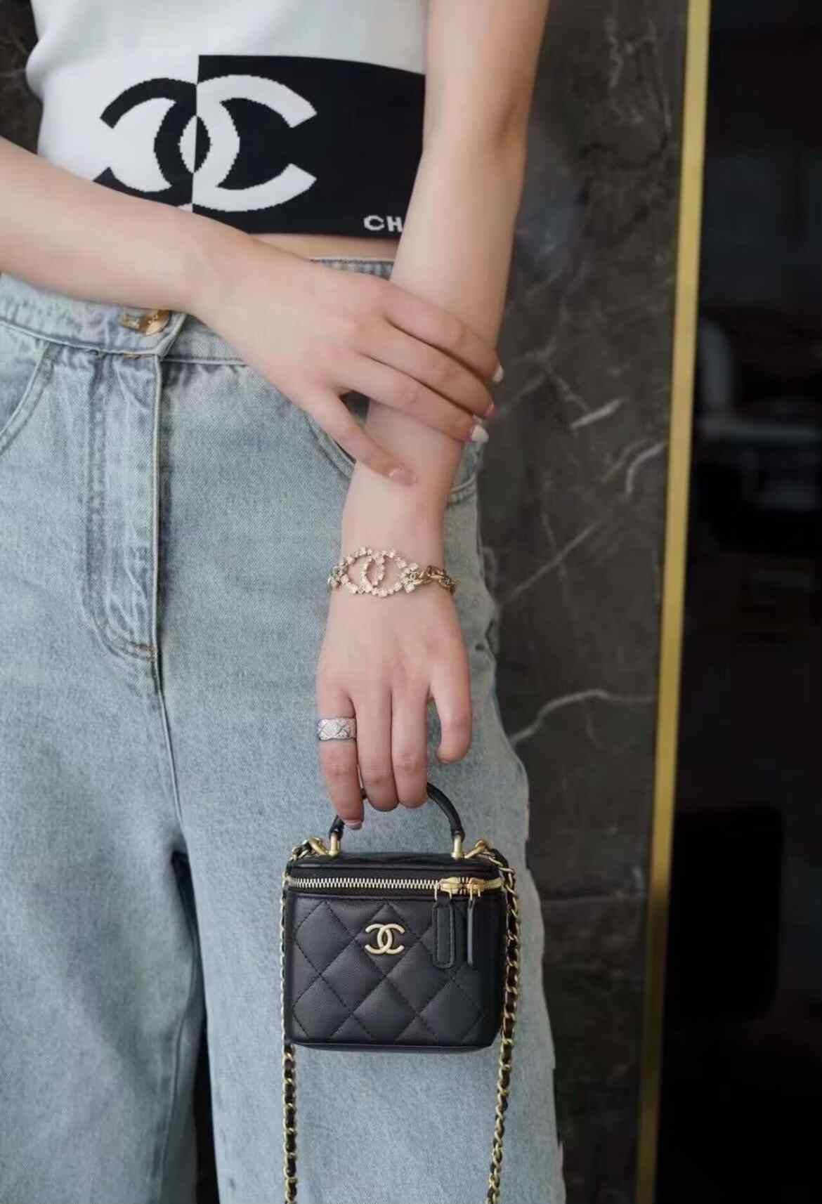 Chanel Pre-loved Bag Very good condition Size ONE SIZE - 4 Thumbnail