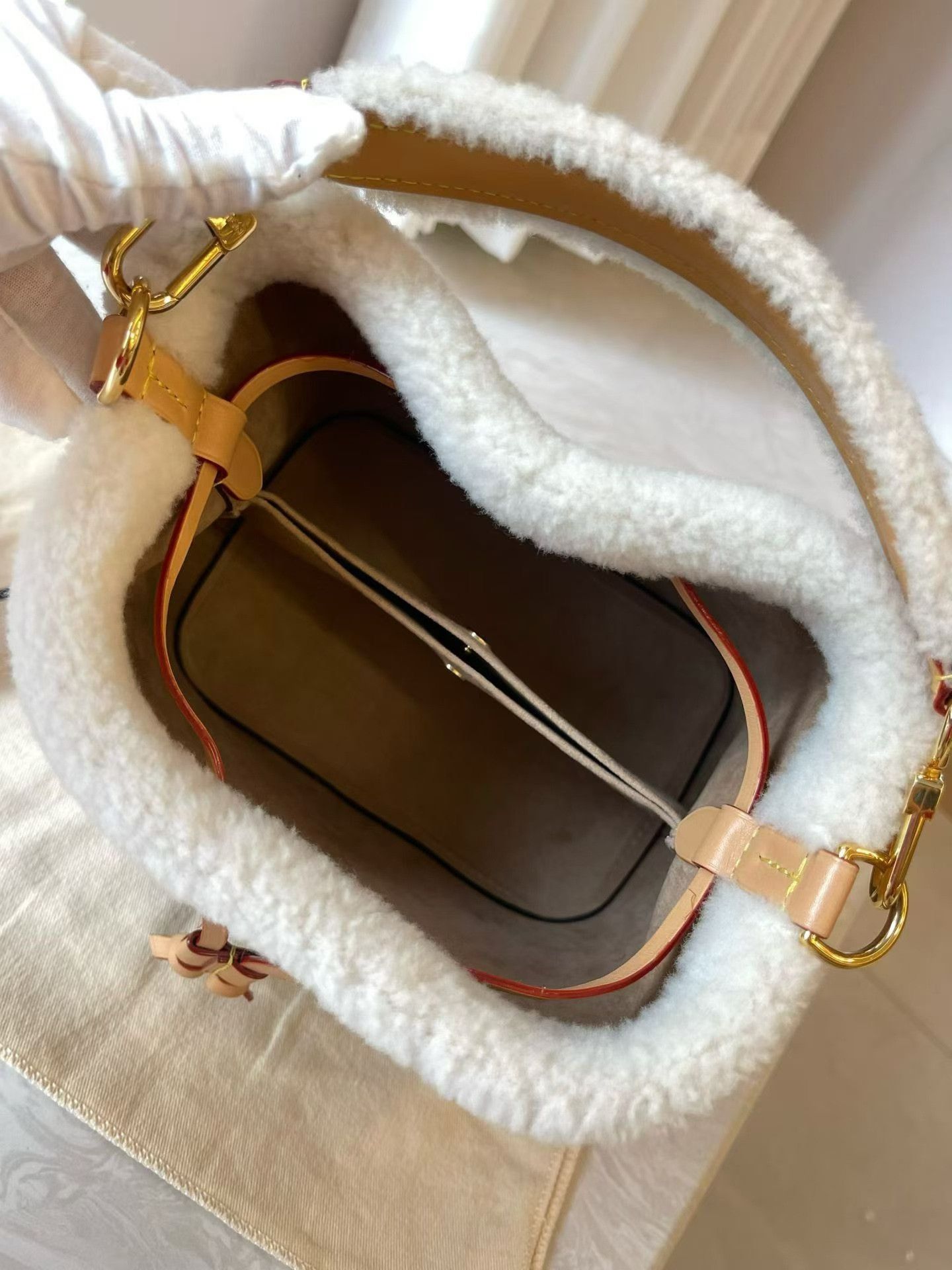 Louis Vuitton Pre-loved Bag Very good condition Size ONE SIZE - 9 Thumbnail