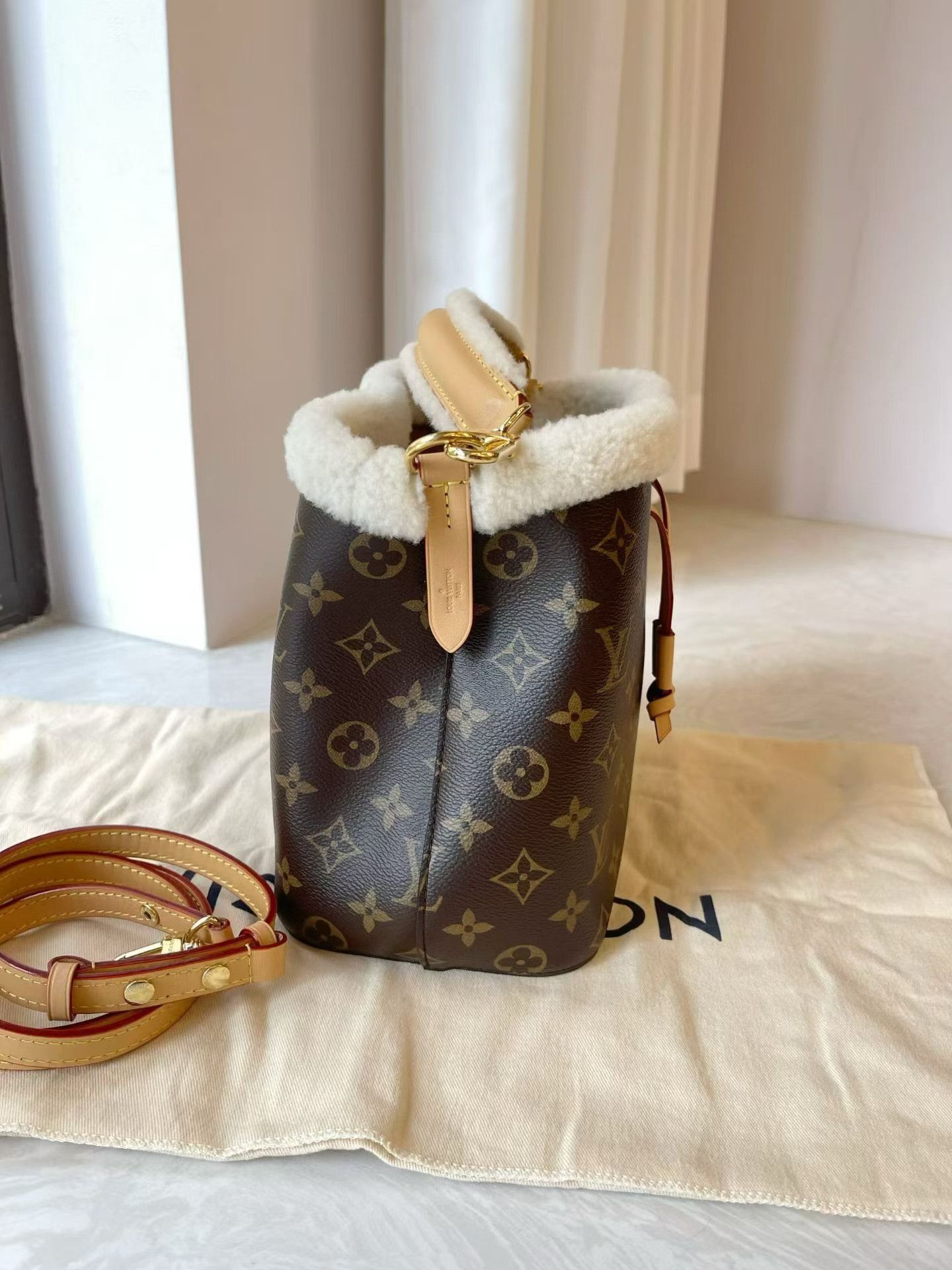 Louis Vuitton Pre-loved Bag Very good condition Size ONE SIZE - 3 Thumbnail