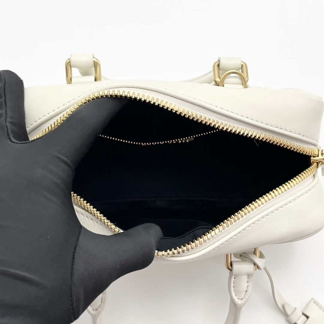 Armani Pre-loved Bag Very good condition Size ONE SIZE - 6 Thumbnail