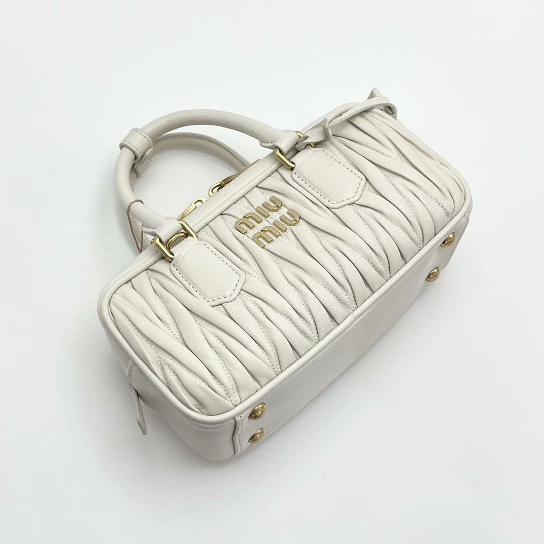 Armani Pre-loved Bag Very good condition Size ONE SIZE - 3 Thumbnail