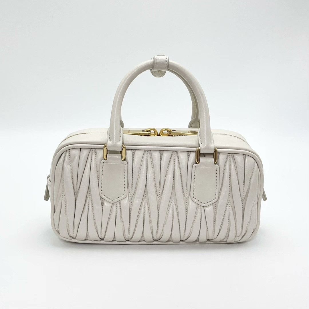 Armani Pre-loved Bag Very good condition Size ONE SIZE - 2 Thumbnail