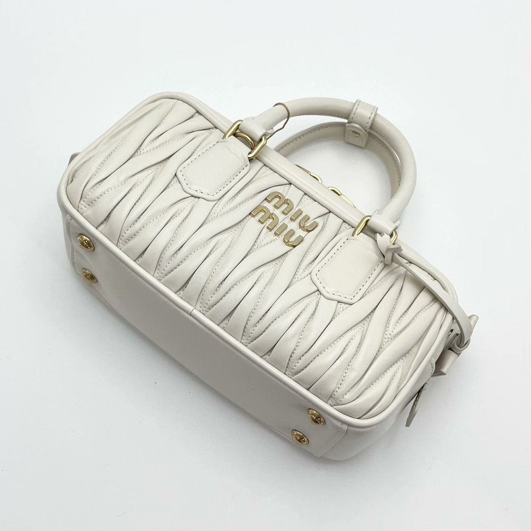 Armani Pre-loved Bag Very good condition Size ONE SIZE - 4 Thumbnail