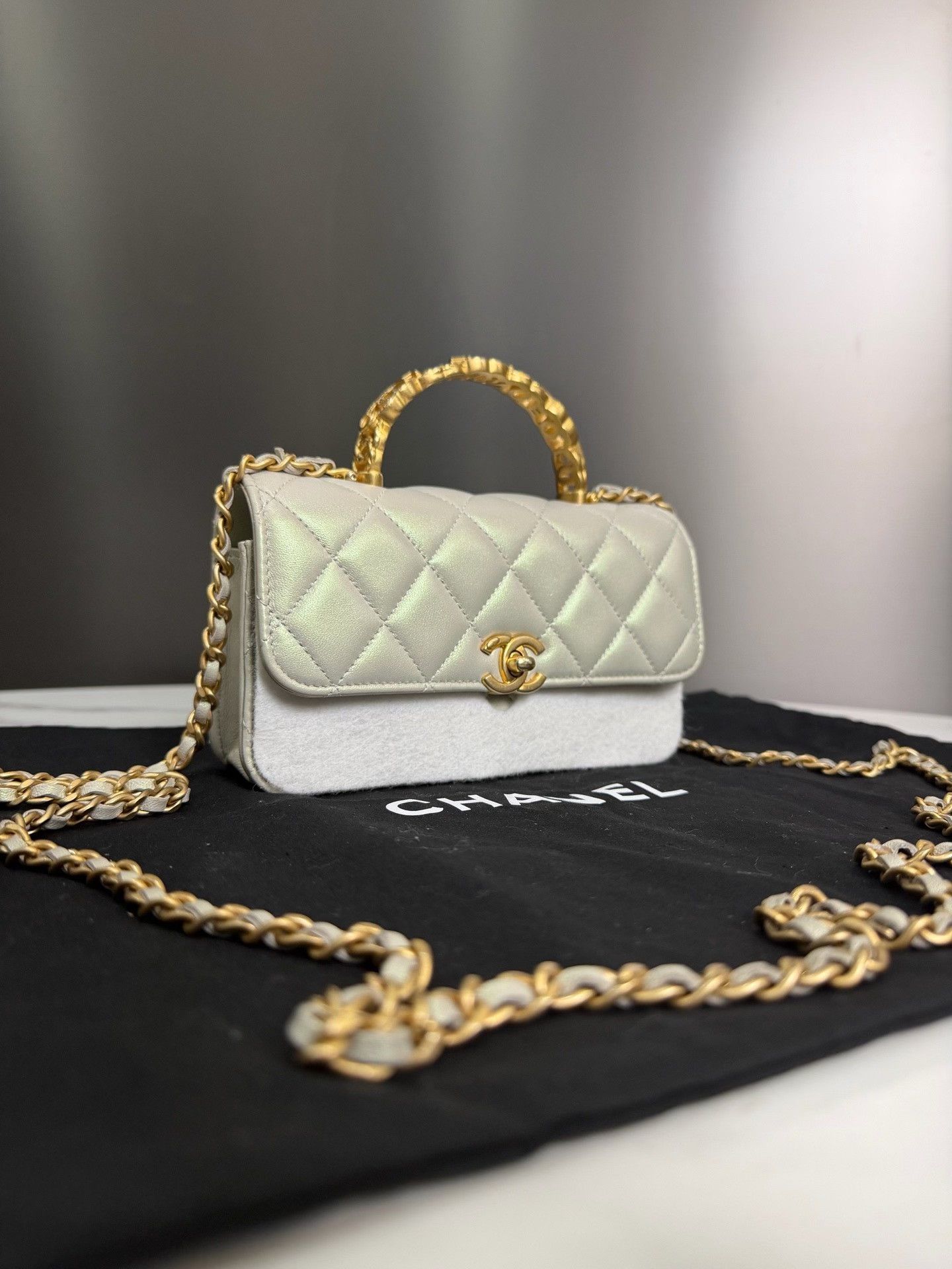 Chanel Pre-loved Bag Very good condition Size ONE SIZE - 2 Thumbnail