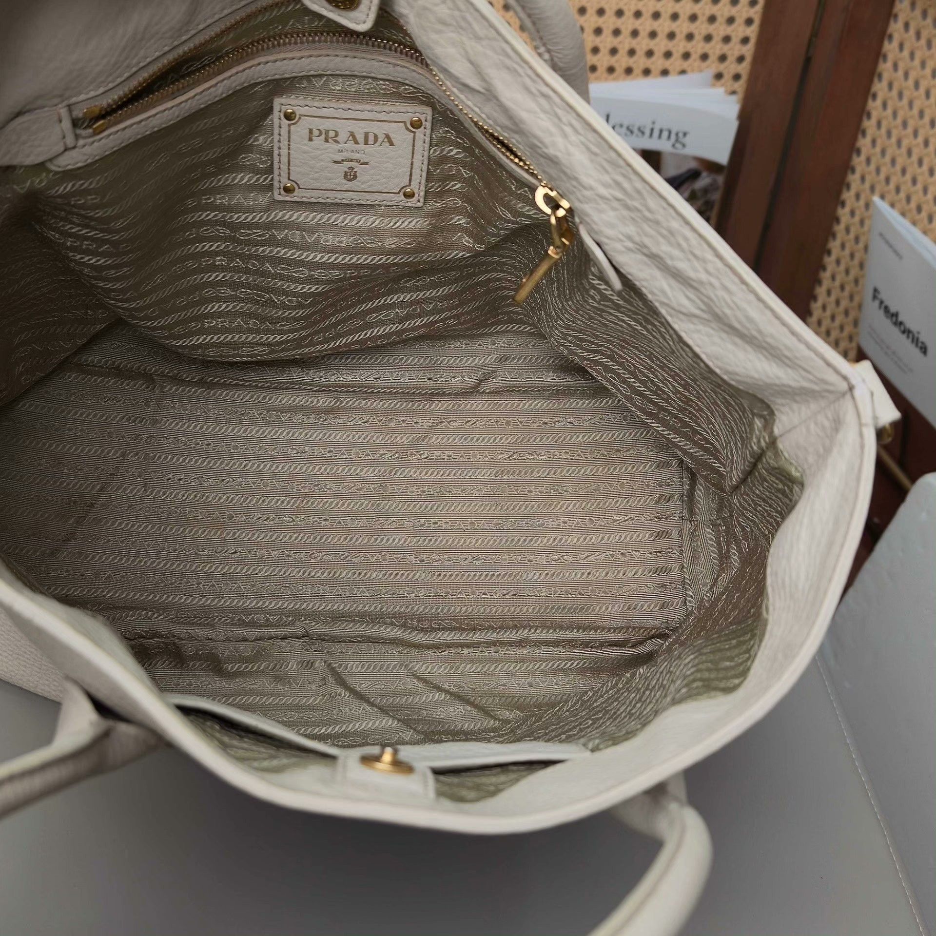 Prada Pre-loved Bag Very good condition Size ONE SIZE - 6 Thumbnail
