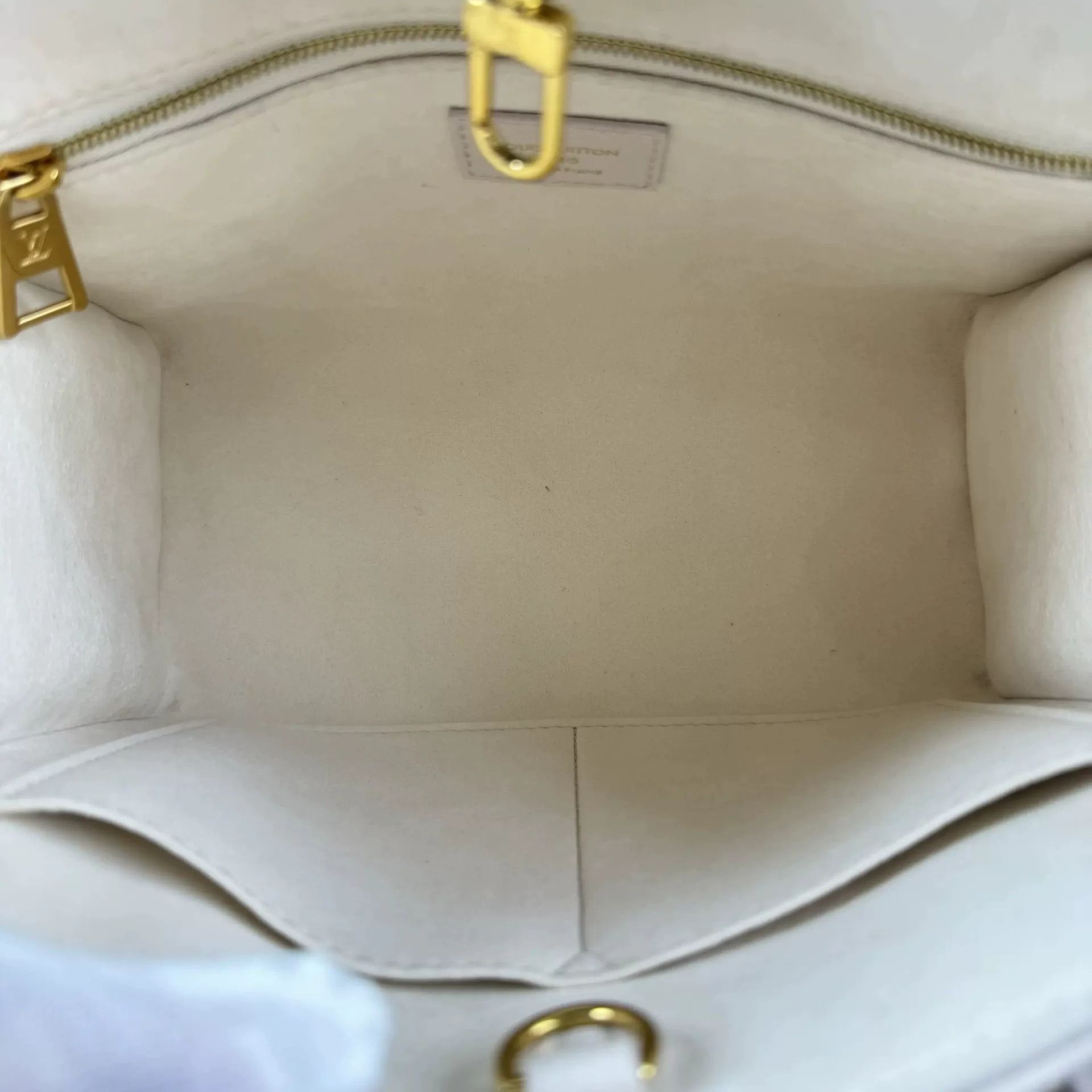 Louis Vuitton Pre-loved Bag Very good condition Size ONE SIZE - 3 Thumbnail