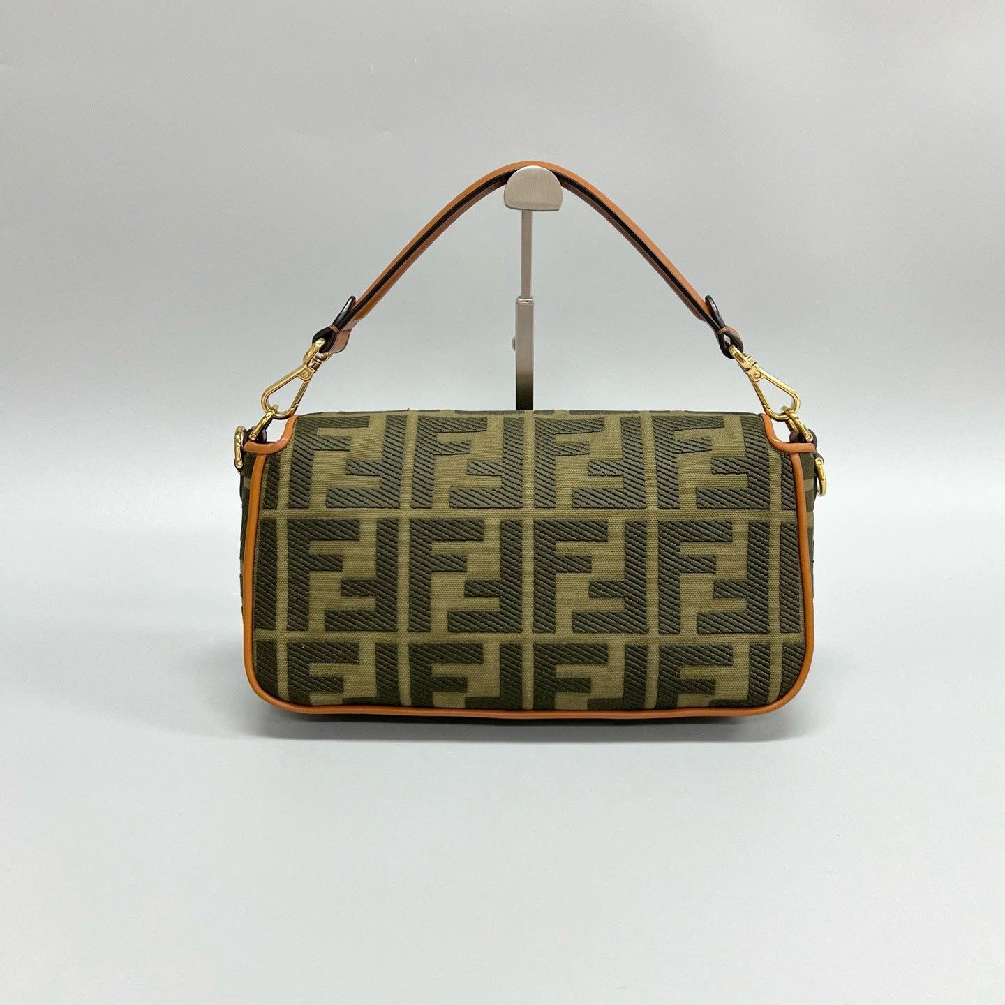 Fendi Pre-loved Bag Very good condition Size ONE SIZE - 2 Thumbnail