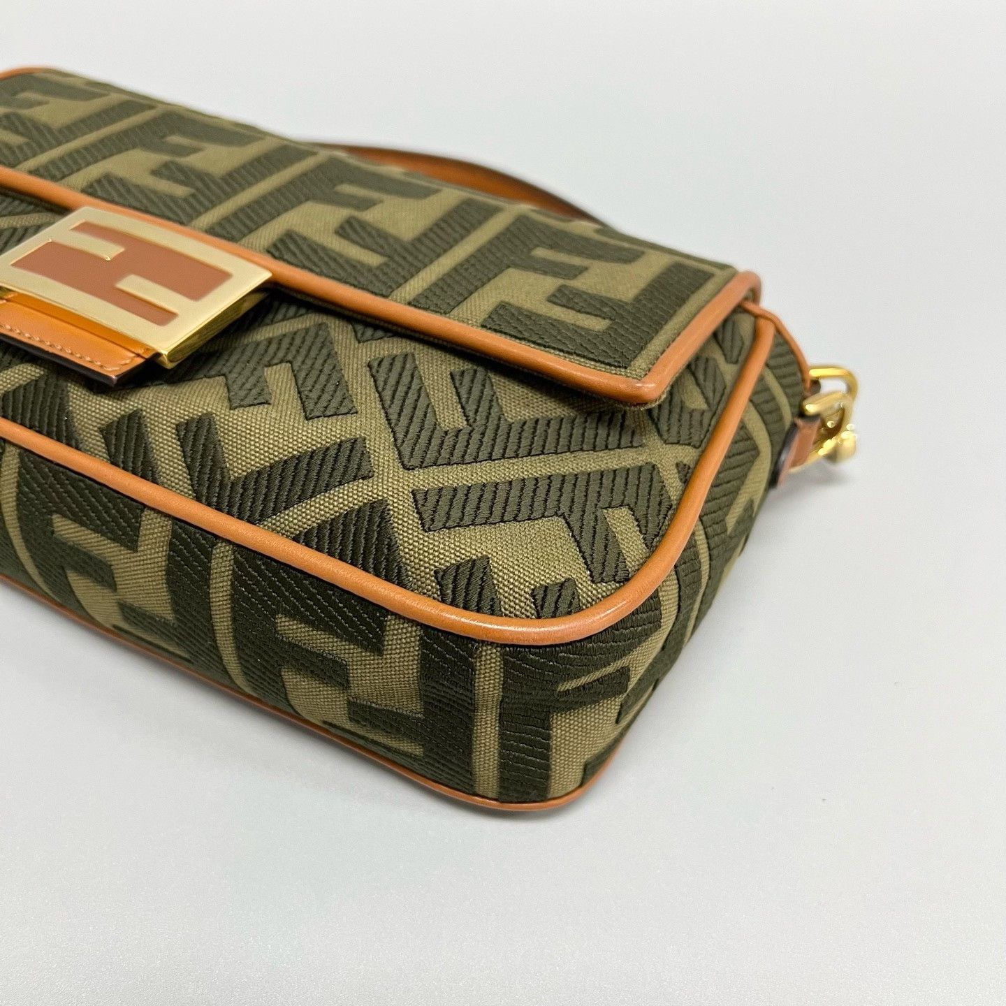 Fendi Pre-loved Bag Very good condition Size ONE SIZE - 4 Thumbnail
