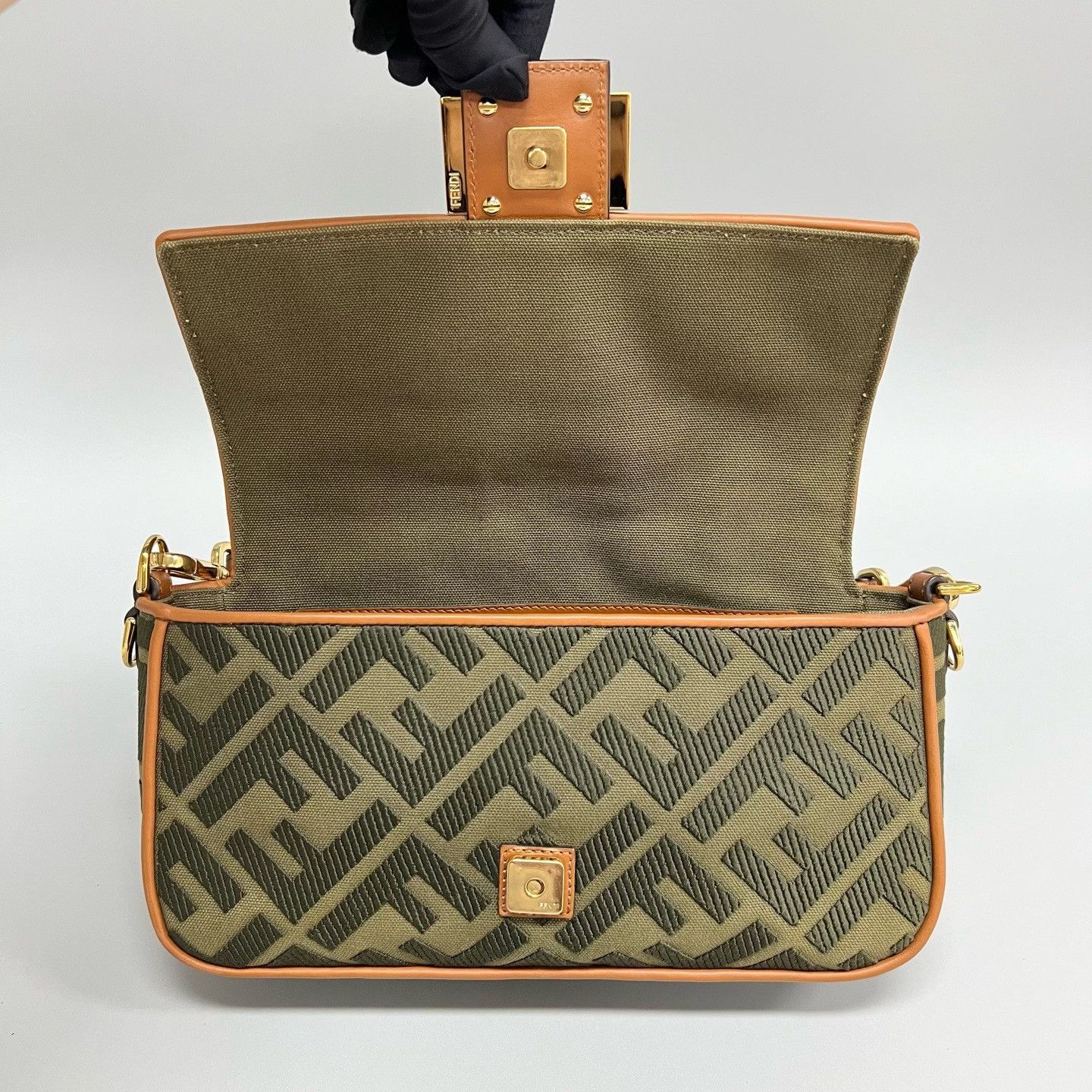 Fendi Pre-loved Bag Very good condition Size ONE SIZE - 8 Thumbnail