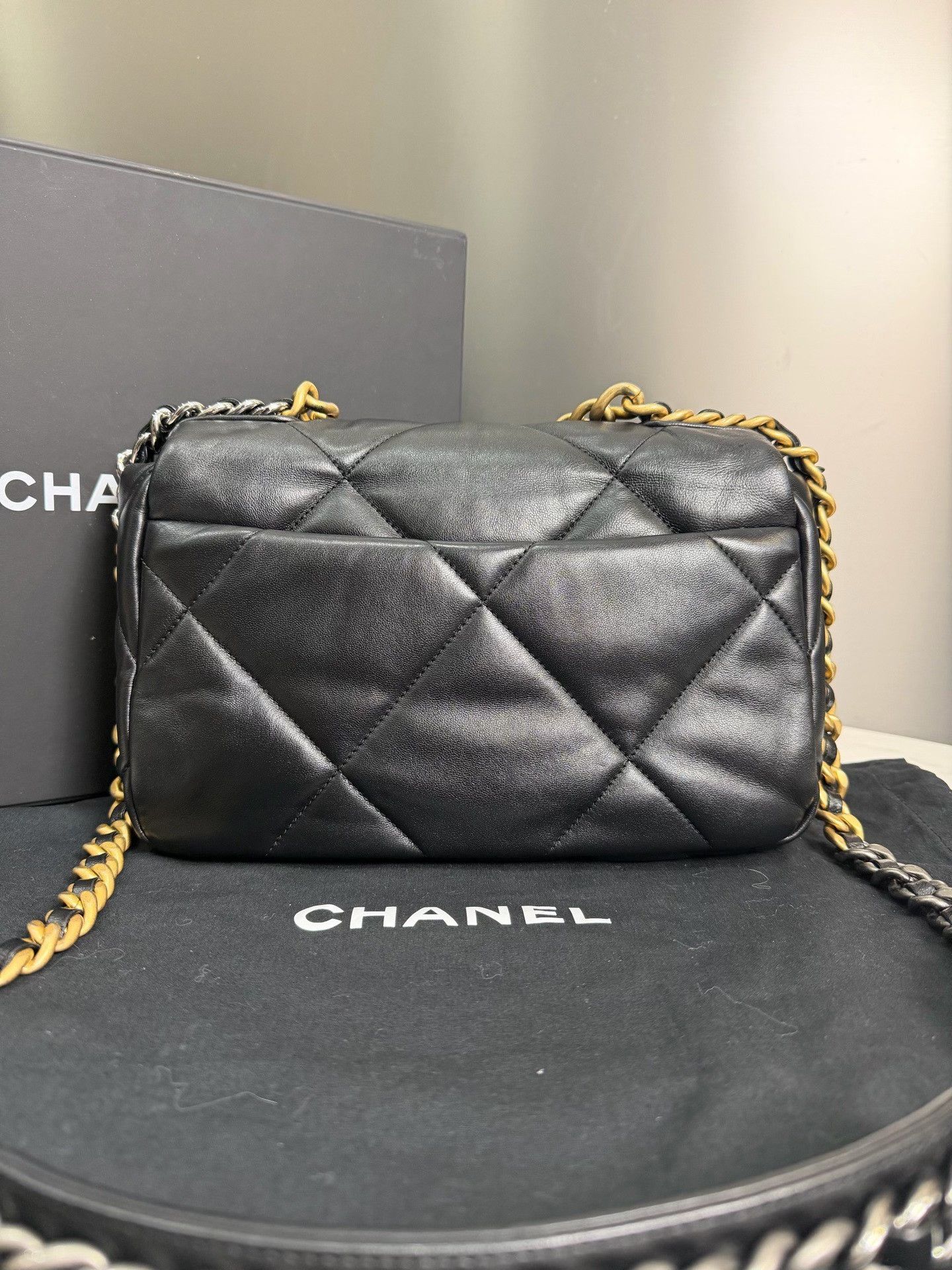 Chanel Pre-loved Bag Very good condition Size ONE SIZE - 3 Thumbnail