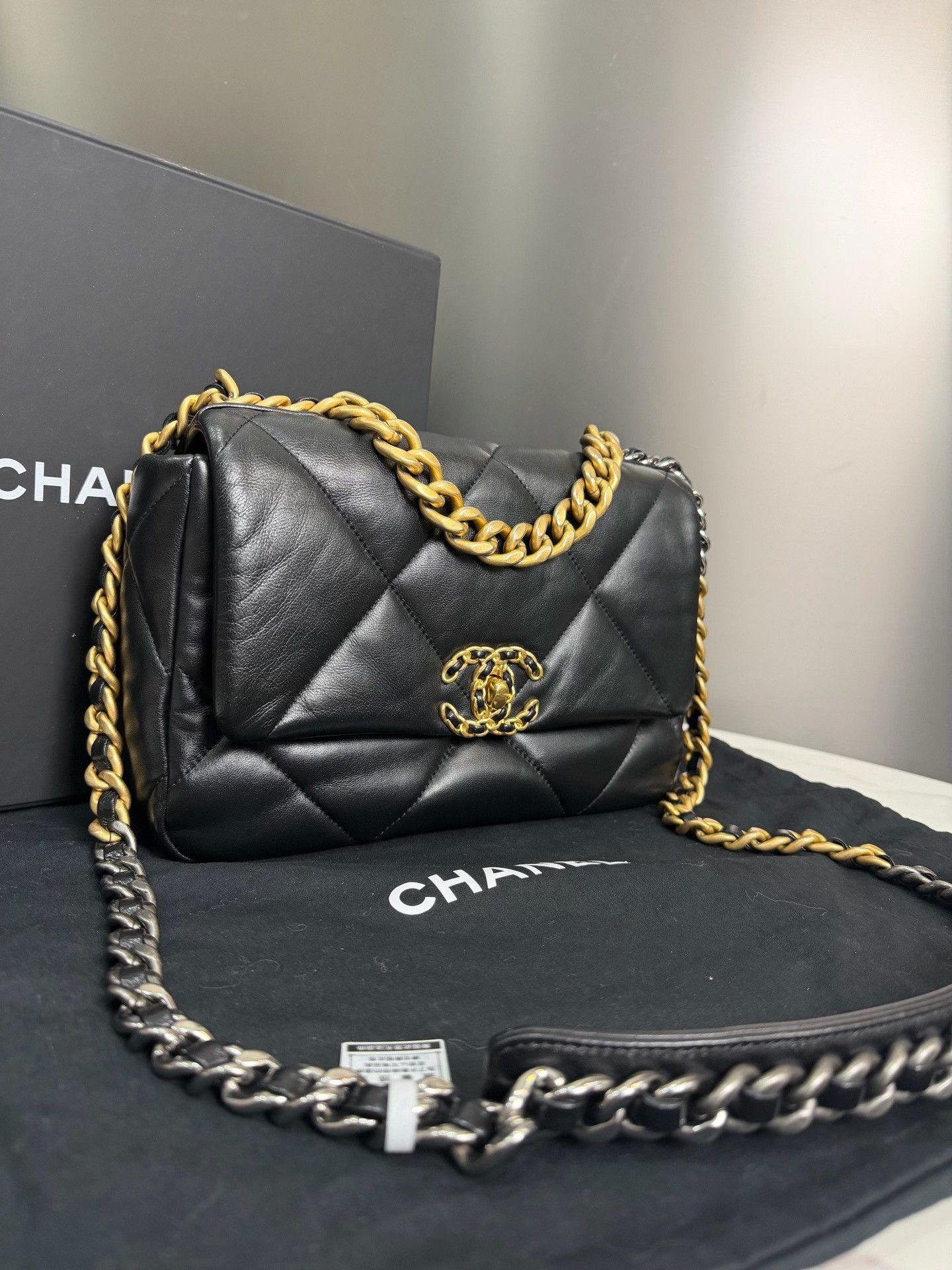Chanel Pre-loved Bag Very good condition Size ONE SIZE - 2 Thumbnail