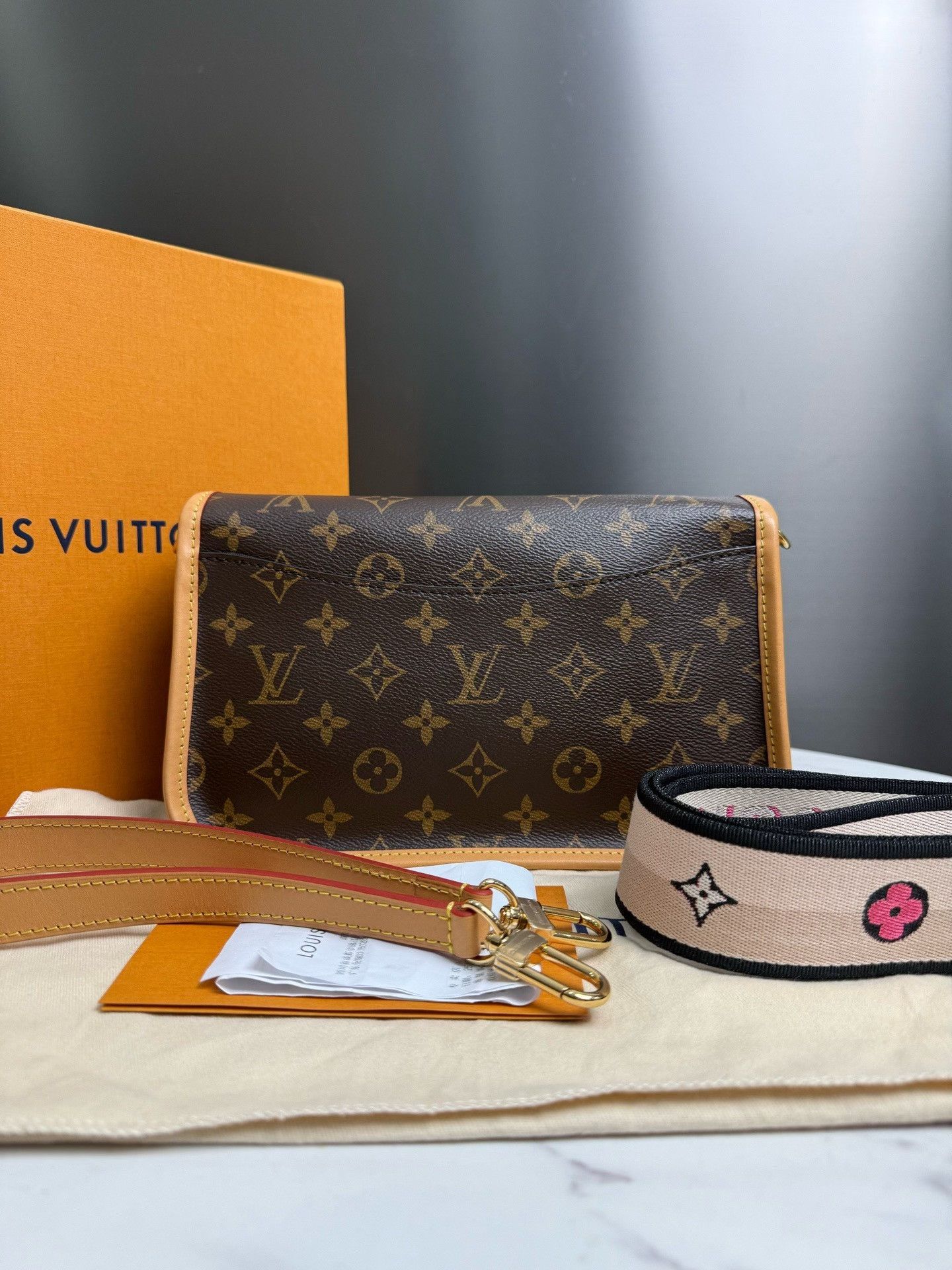 Louis Vuitton Pre-loved Bag Very good condition Size ONE SIZE - 3 Thumbnail