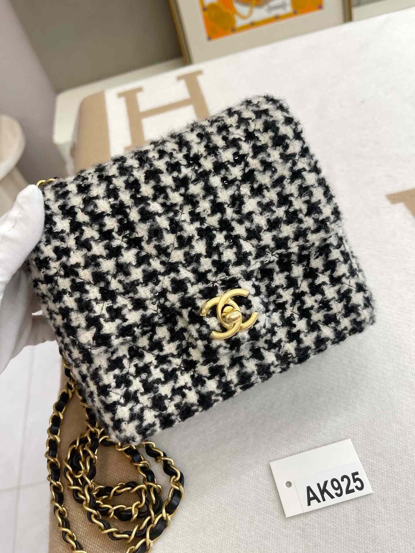 Chanel Pre-loved Bag Very good condition Size ONE SIZE - 2 Thumbnail