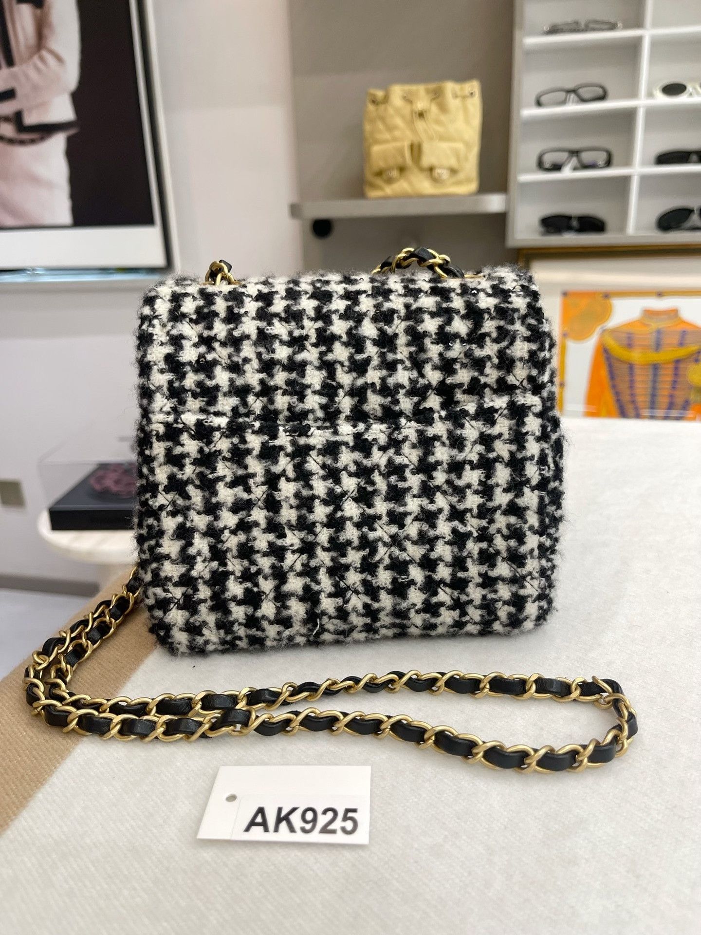 Chanel Pre-loved Bag Very good condition Size ONE SIZE - 5 Thumbnail