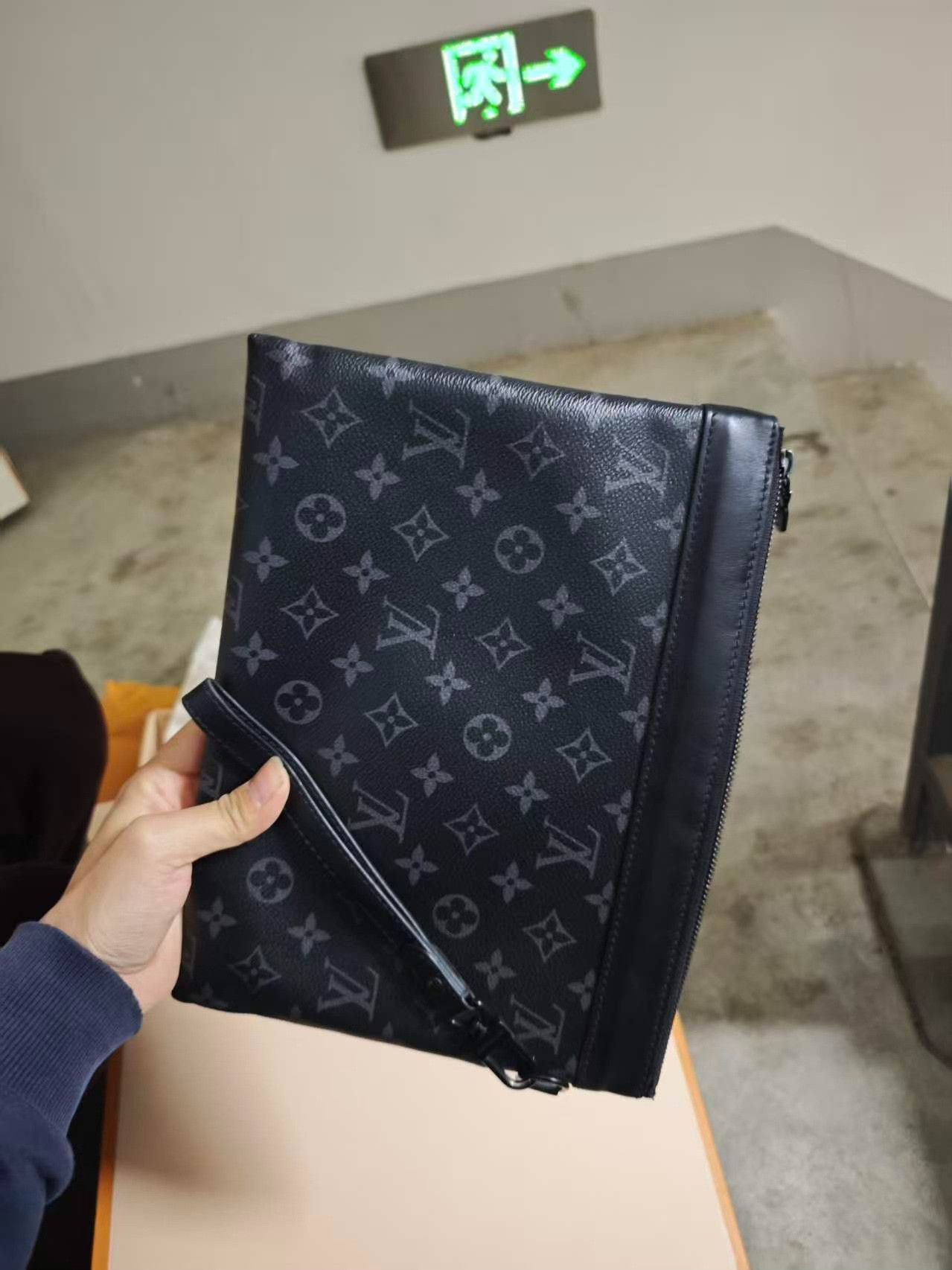 Louis Vuitton Pre-loved Bag Very good condition Size ONE SIZE - 3 Thumbnail