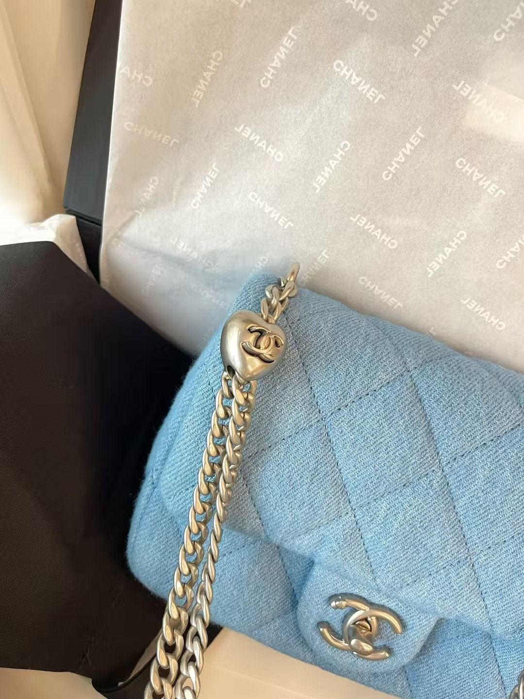 Chanel Pre-loved Bag Very good condition Size ONE SIZE - 4 Thumbnail