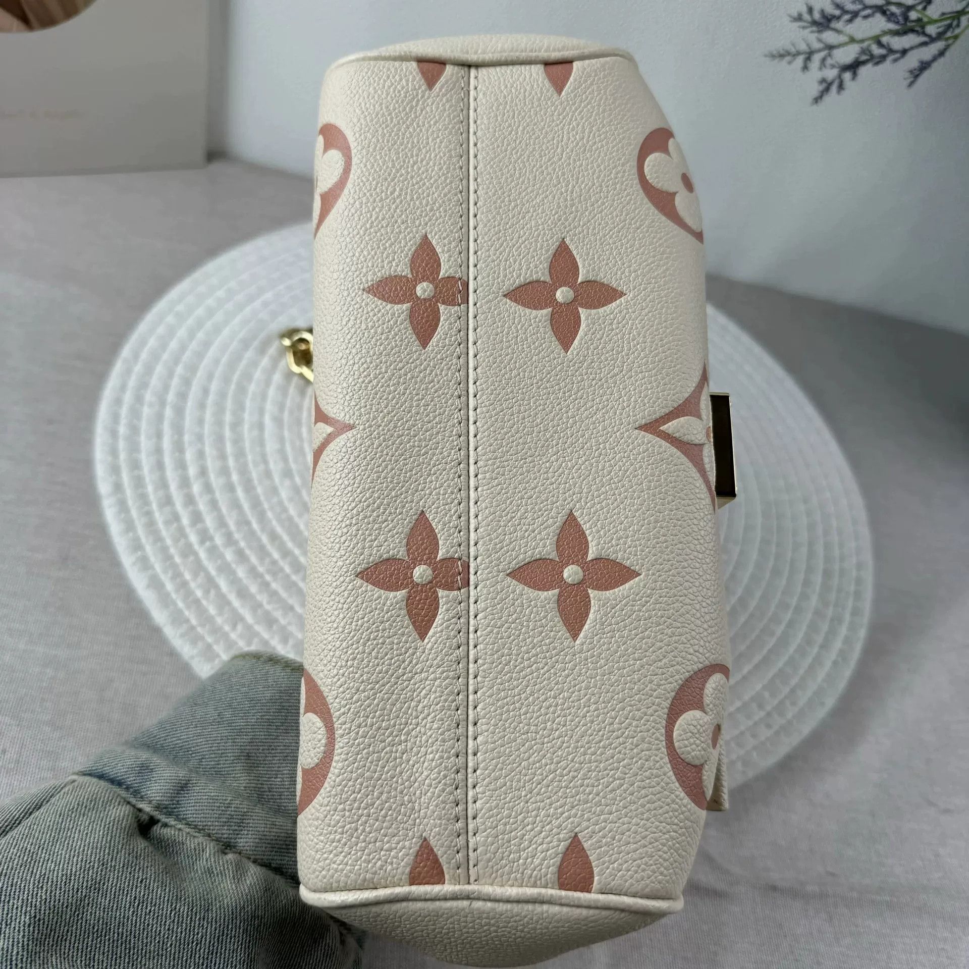 Louis Vuitton Pre-loved Bag Very good condition Size ONE SIZE - 4 Thumbnail