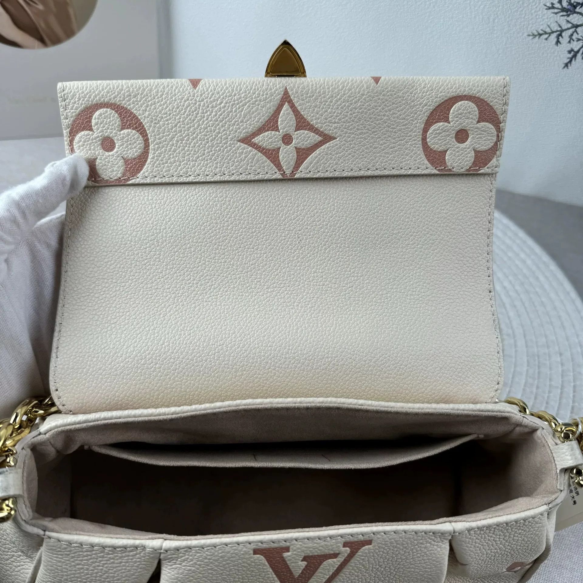 Louis Vuitton Pre-loved Bag Very good condition Size ONE SIZE - 7 Thumbnail