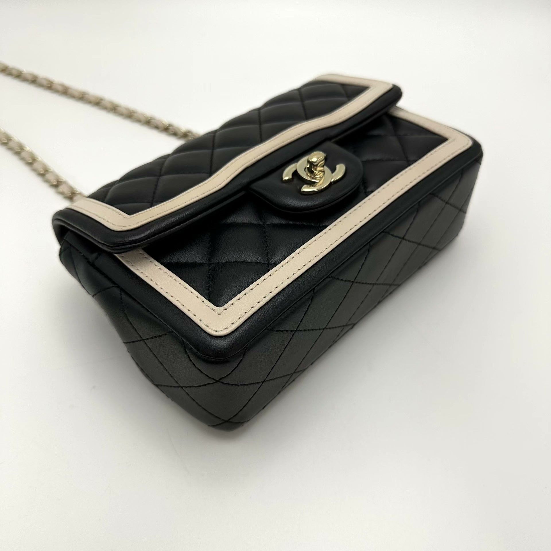 Chanel Pre-loved Bag Very good condition Size ONE SIZE - 4 Thumbnail