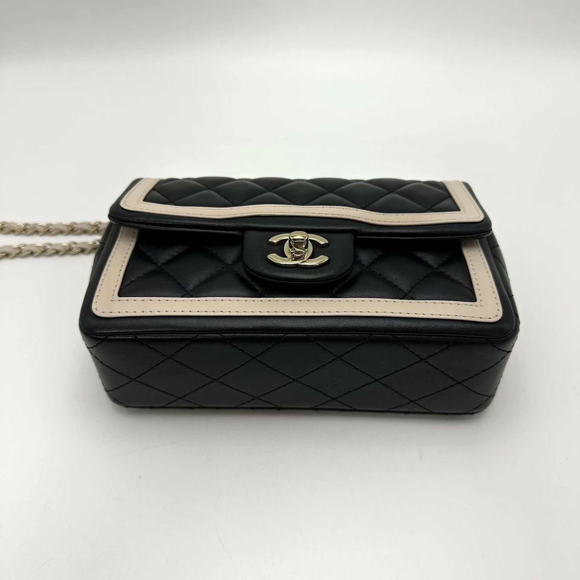 Chanel Pre-loved Bag Very good condition Size ONE SIZE - 5 Thumbnail
