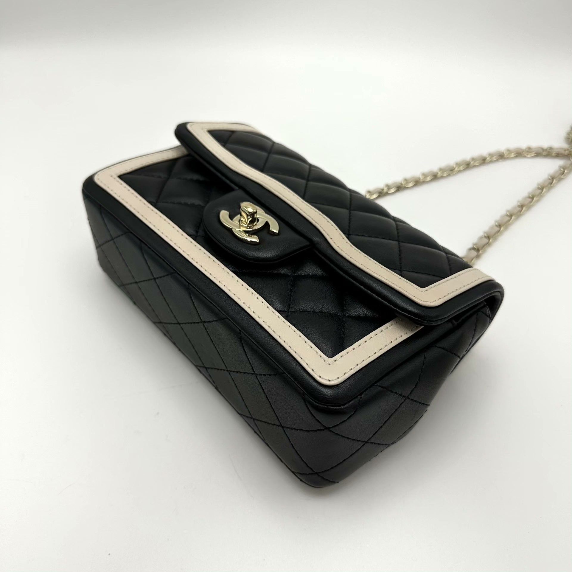 Chanel Pre-loved Bag Very good condition Size ONE SIZE - 6 Thumbnail