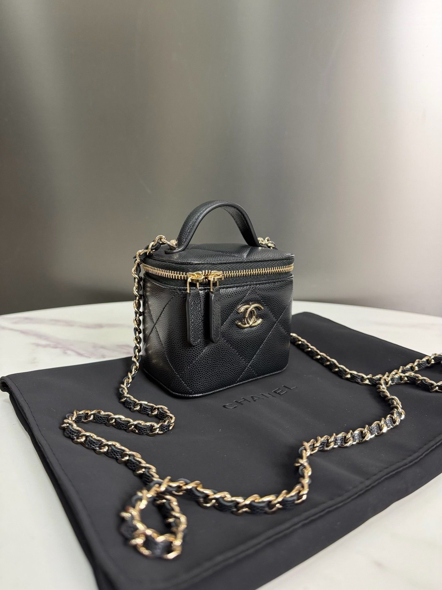 Chanel Pre-loved Bag Very good condition Size ONE SIZE - 2 Thumbnail