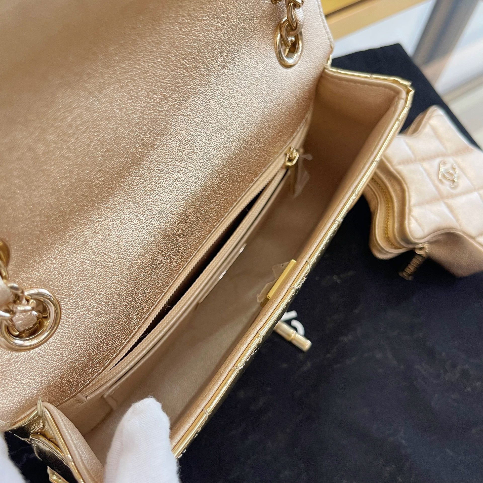Chanel Pre-loved Bag Very good condition Size ONE SIZE - 9 Thumbnail