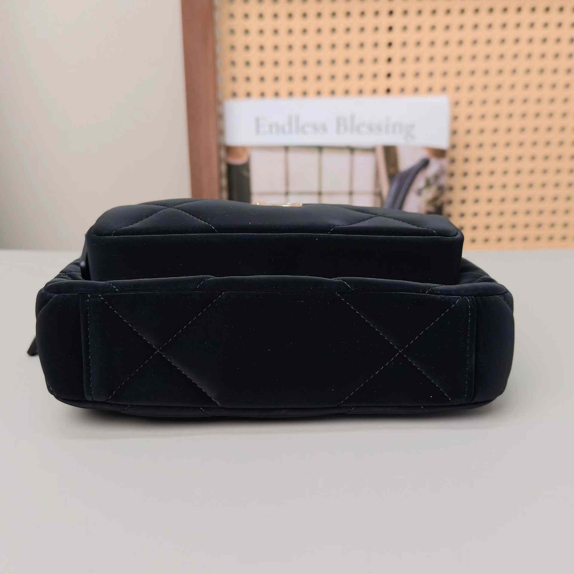 Chanel Pre-loved Bag Very good condition Size ONE SIZE - 5 Thumbnail