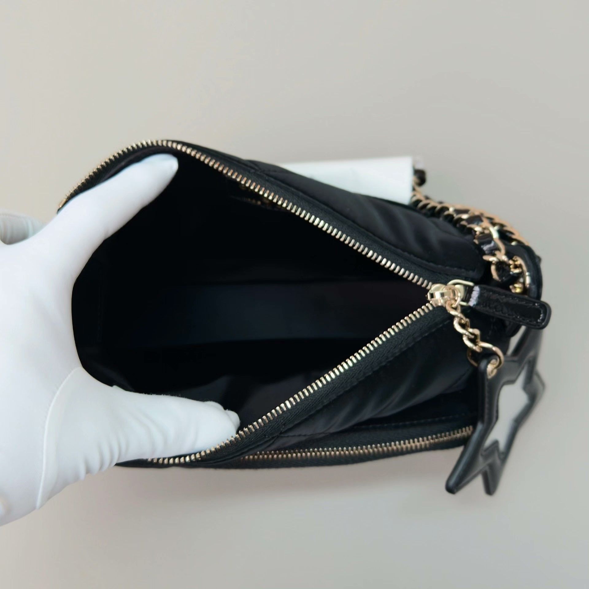Chanel Pre-loved Bag Very good condition Size ONE SIZE - 6 Thumbnail