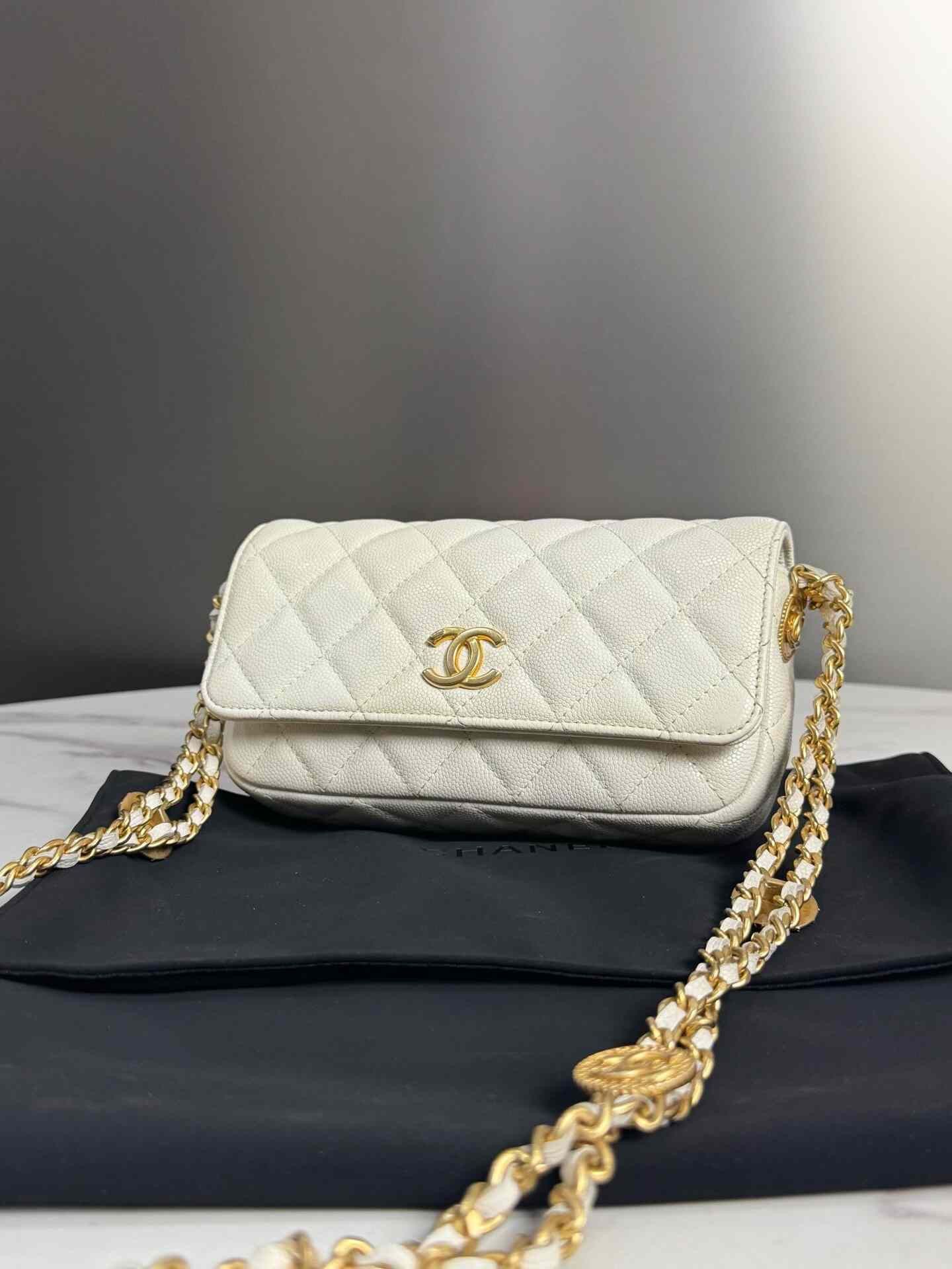 Chanel Pre-loved Bag Very good condition Size ONE SIZE - 2 Thumbnail