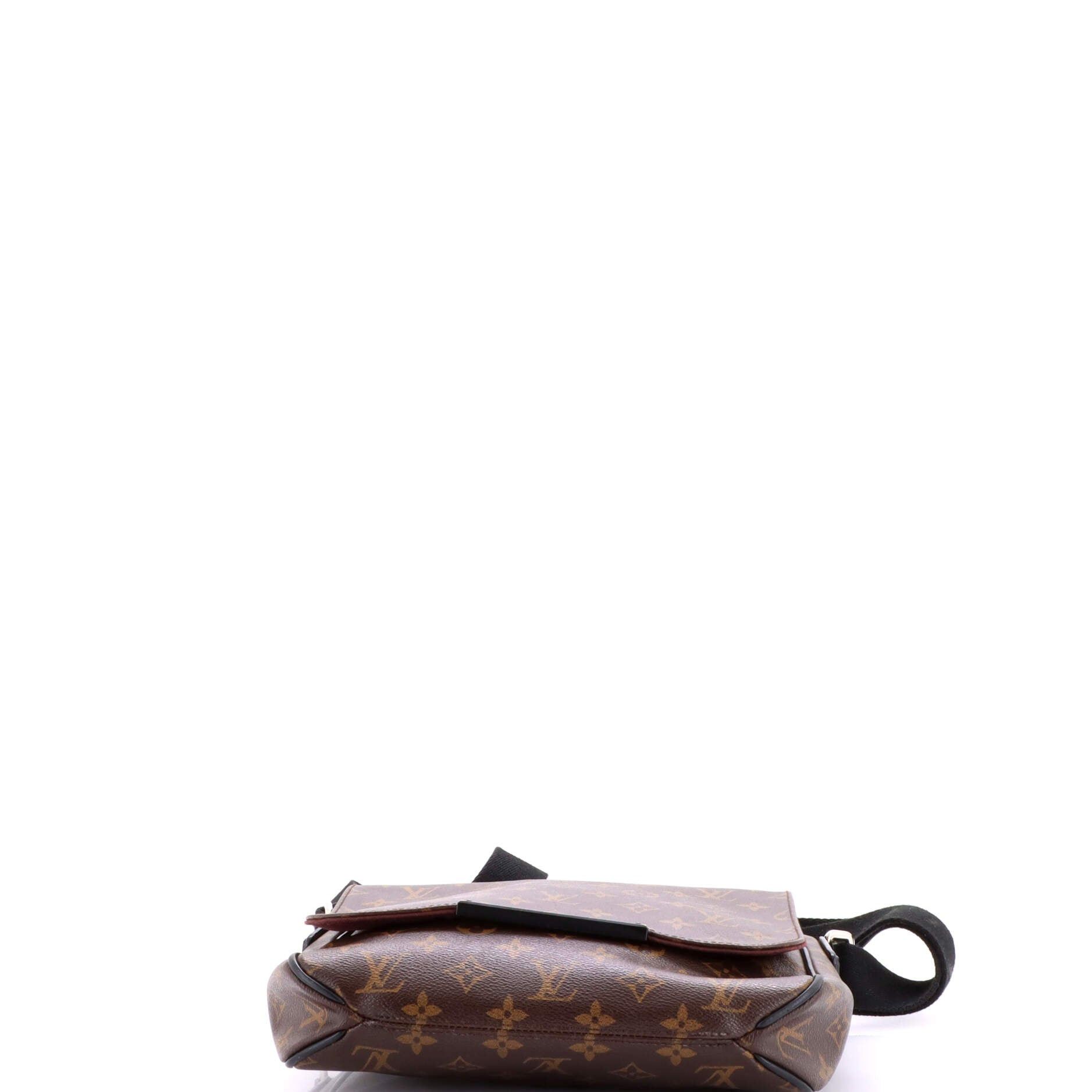 Louis Vuitton District Messenger Bag Size ONE SIZE - 4 Thumbnail