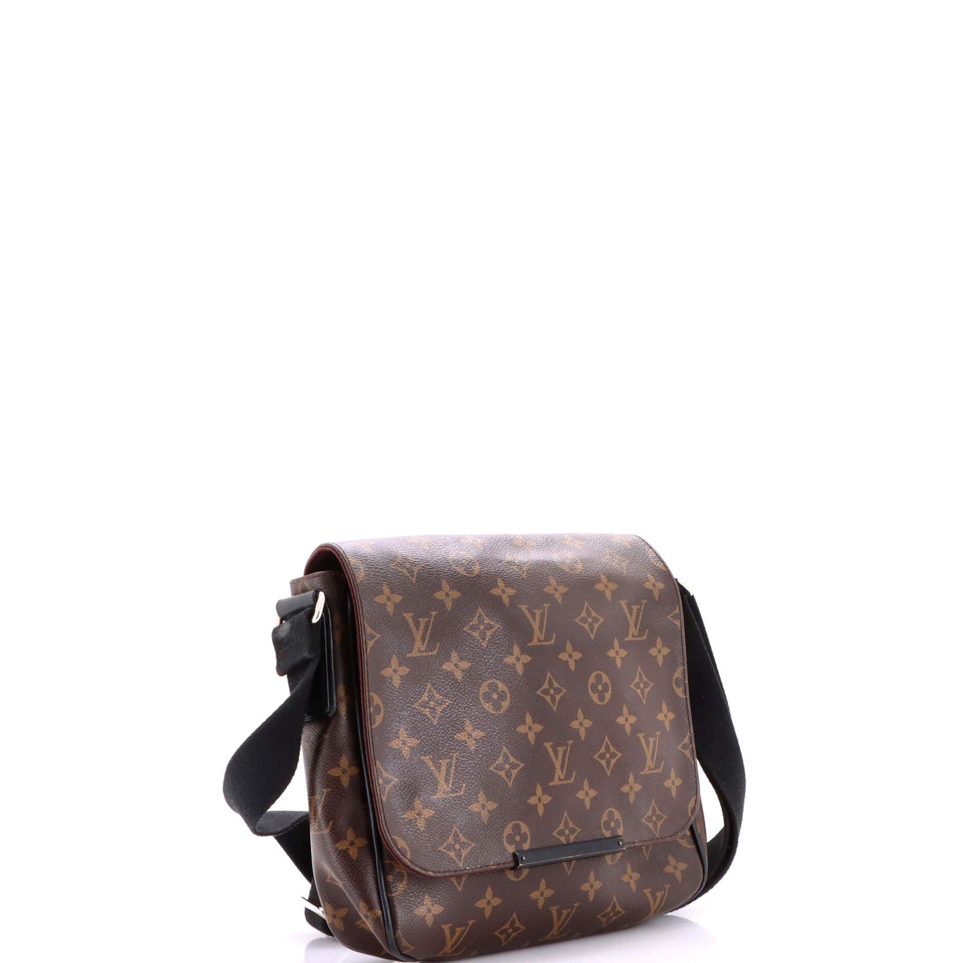 Louis Vuitton District Messenger Bag Size ONE SIZE - 2 Thumbnail
