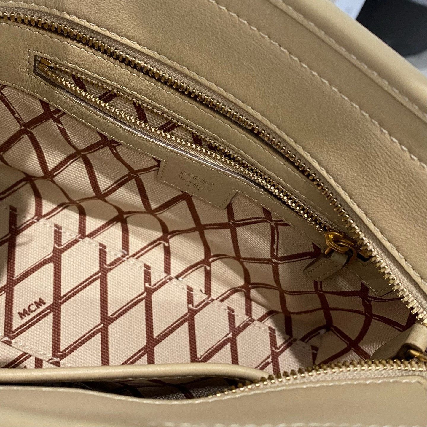 MCM Pre-loved Bag Very good condition Size ONE SIZE - 8 Thumbnail