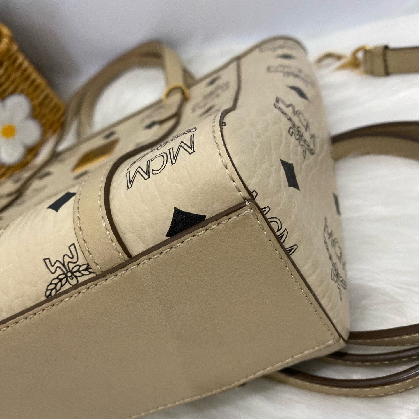 MCM Pre-loved Bag Very good condition Size ONE SIZE - 7 Thumbnail