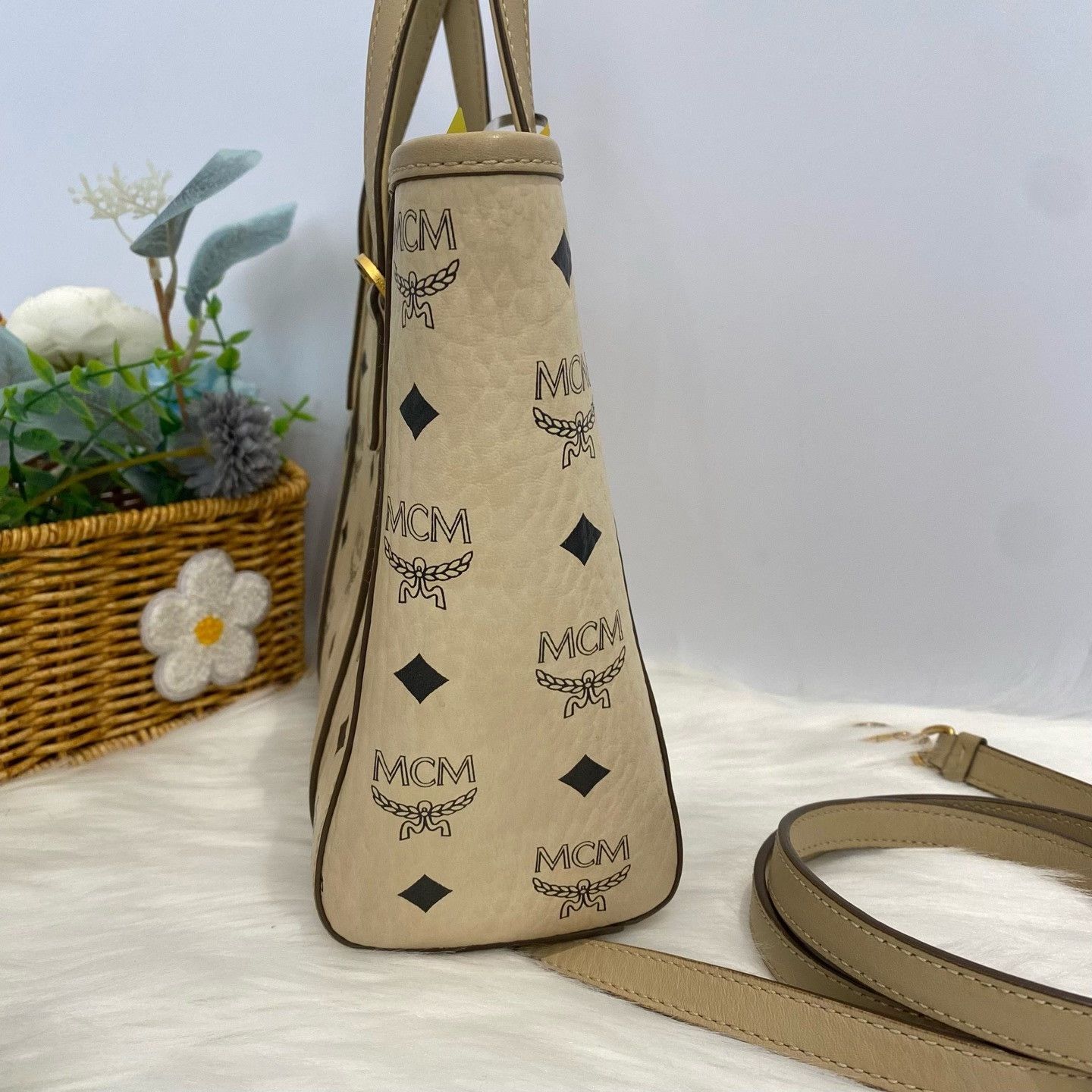 MCM Pre-loved Bag Very good condition Size ONE SIZE - 4 Thumbnail