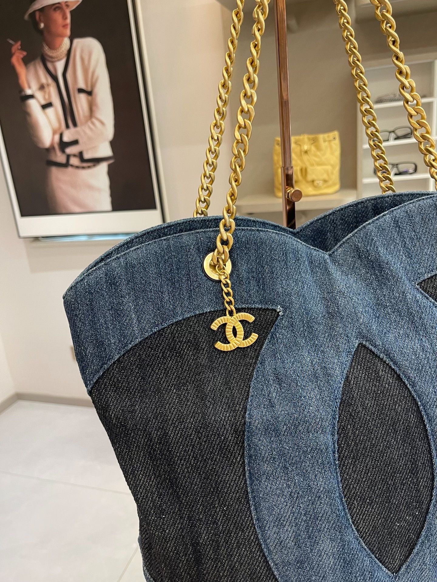 Chanel Pre-loved Bag Very good condition Size ONE SIZE - 2 Thumbnail