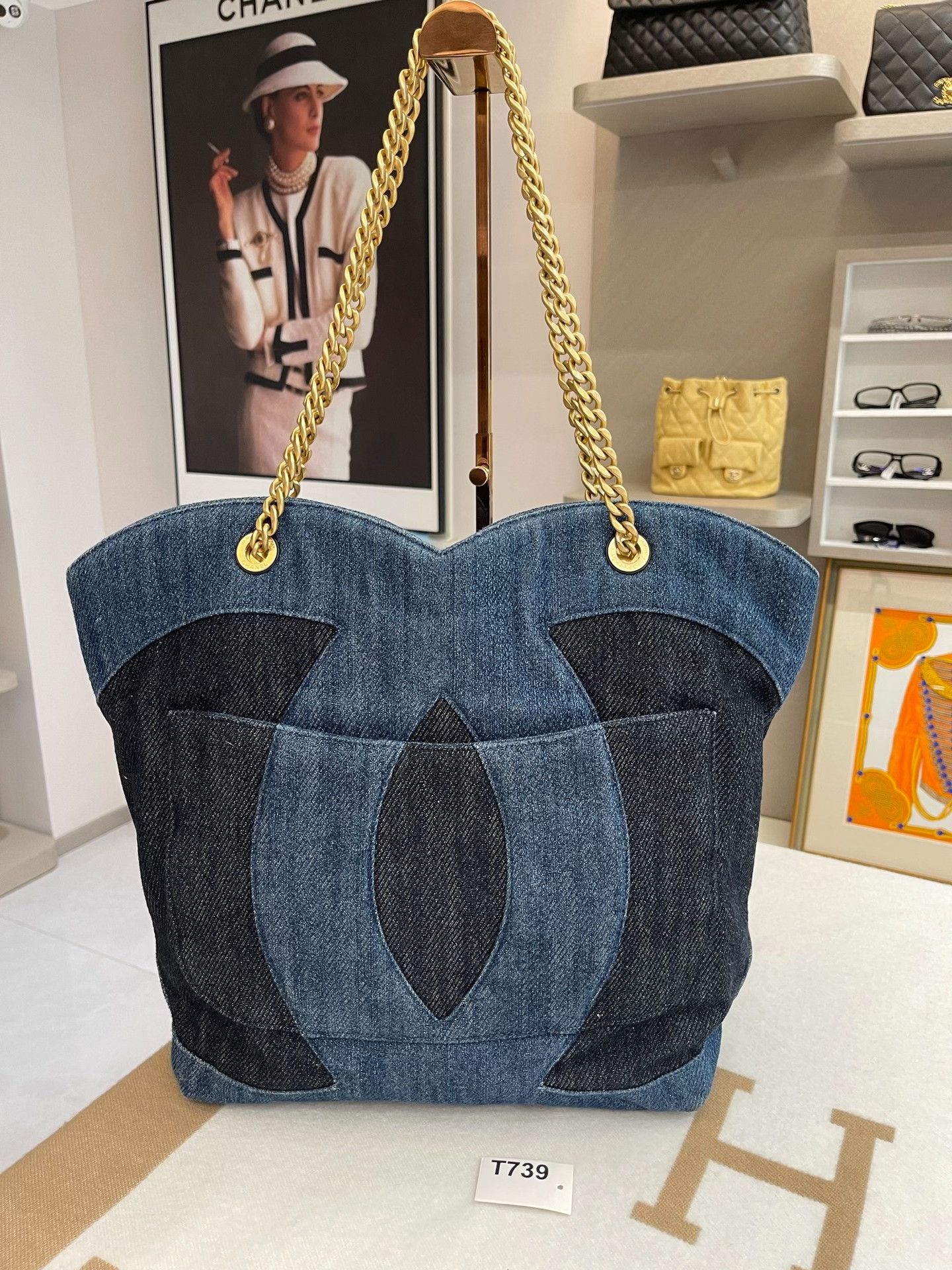Chanel Pre-loved Bag Very good condition Size ONE SIZE - 3 Thumbnail