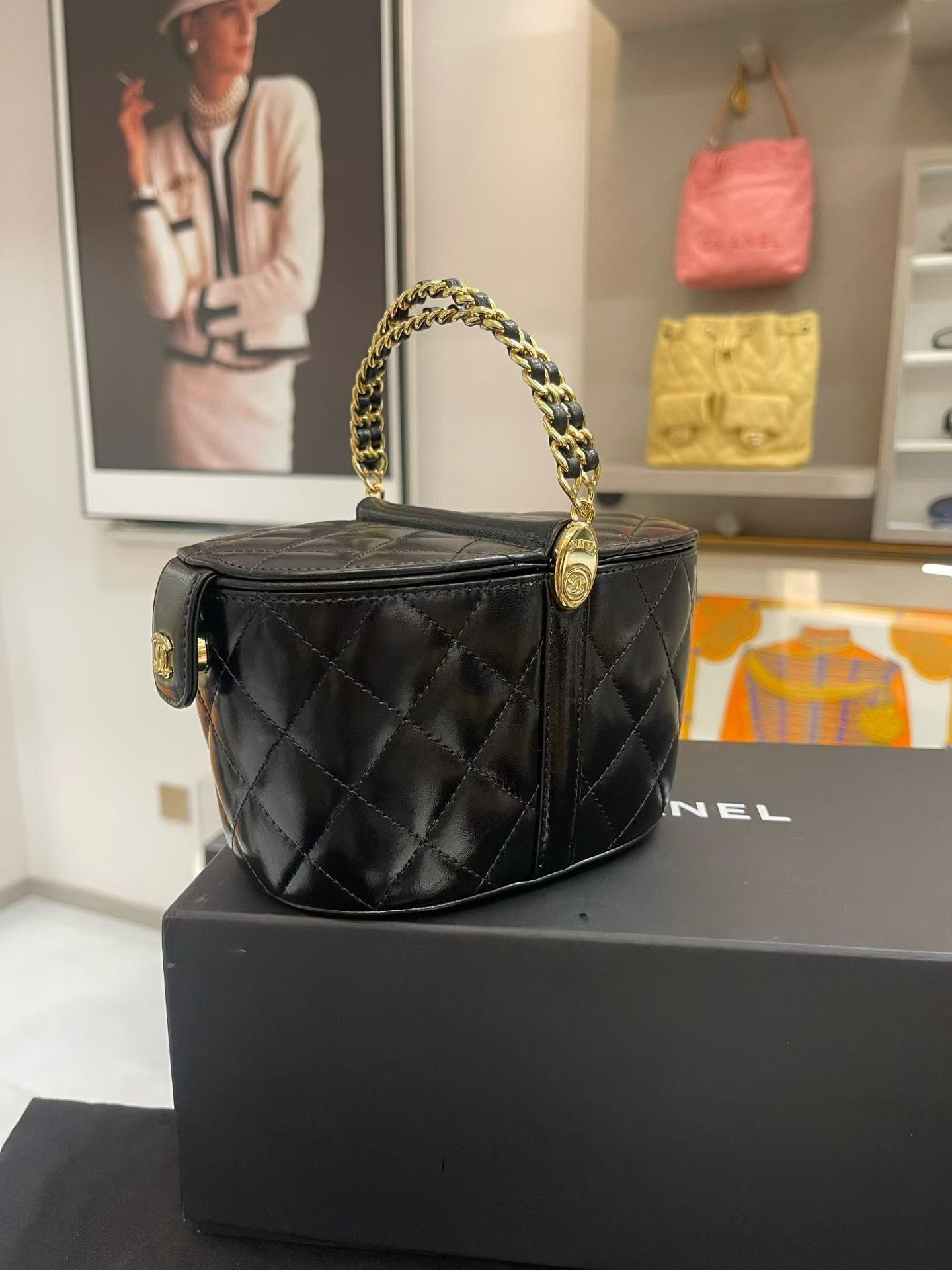 Chanel Pre-loved Bag Very good condition Size ONE SIZE - 2 Thumbnail