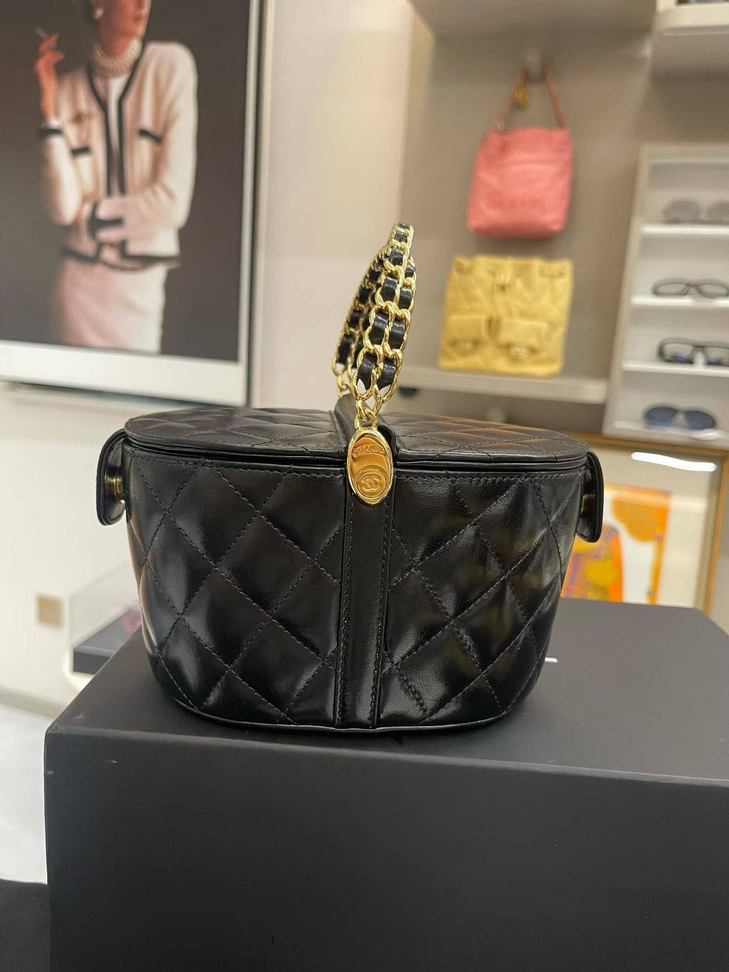 Chanel Pre-loved Bag Very good condition Size ONE SIZE - 4 Thumbnail