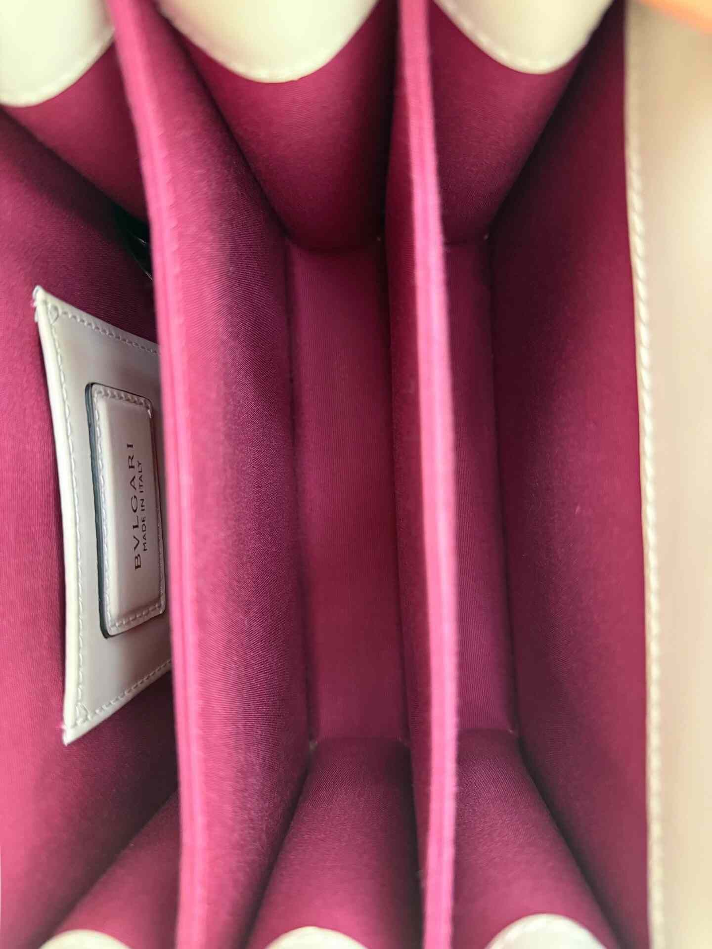 Bvlgari Pre-loved Bag Very good condition Size ONE SIZE - 9 Thumbnail