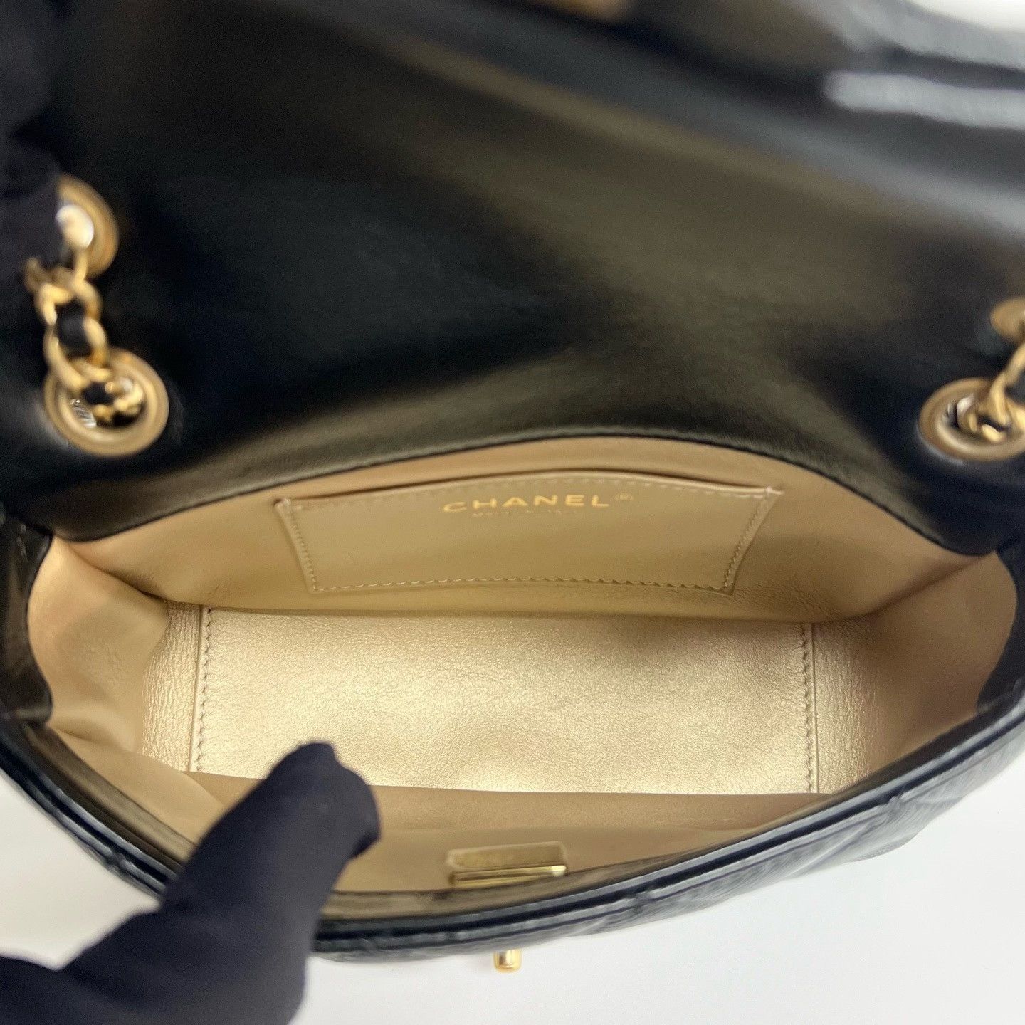 Chanel Pre-loved Bag Very good condition Size ONE SIZE - 9 Thumbnail