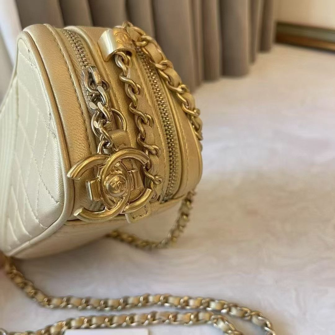 Chanel Pre-loved Bag Very good condition Size ONE SIZE - 4 Thumbnail