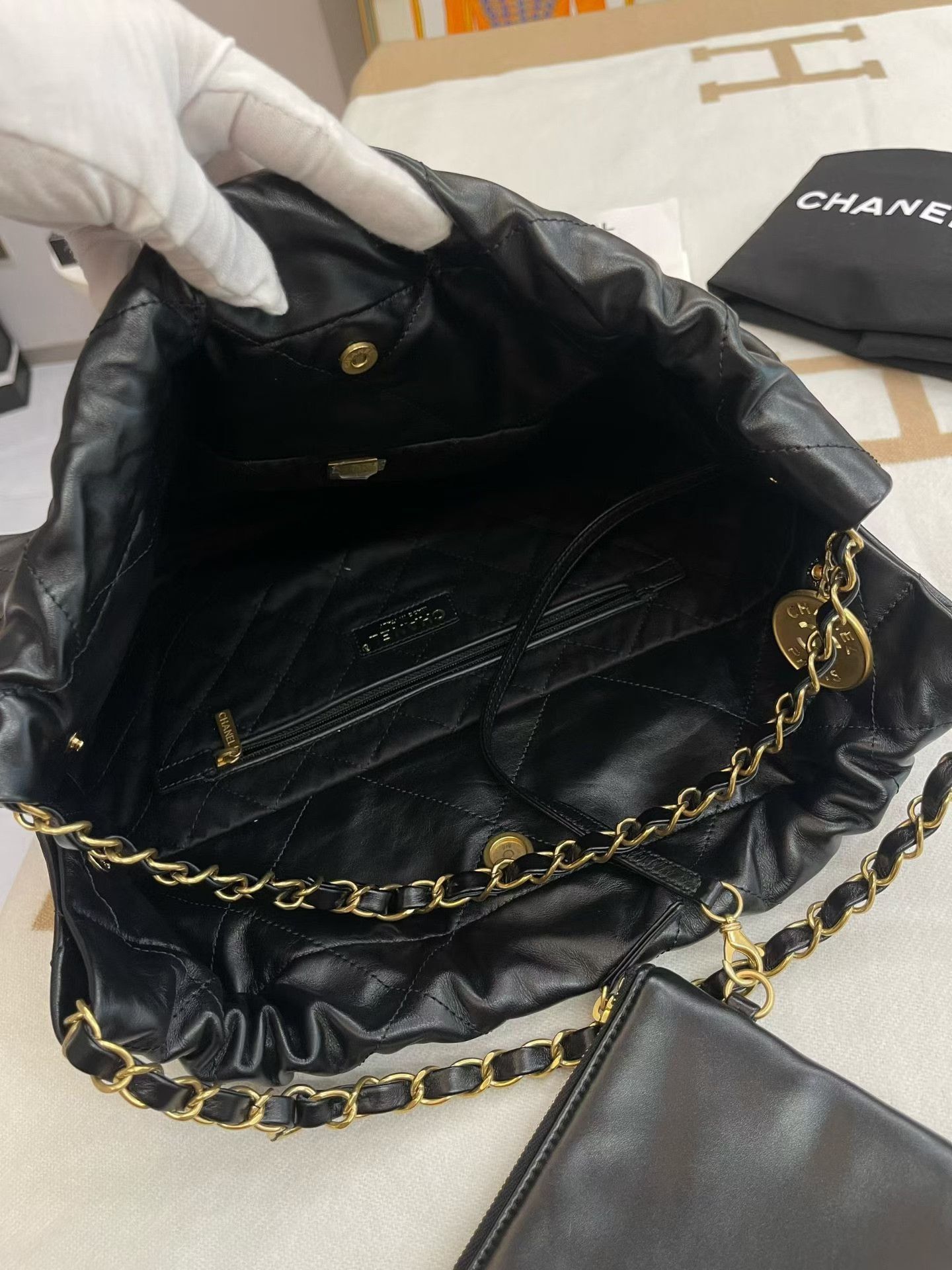 Chanel Pre-loved Bag Very good condition Size ONE SIZE - 8 Thumbnail