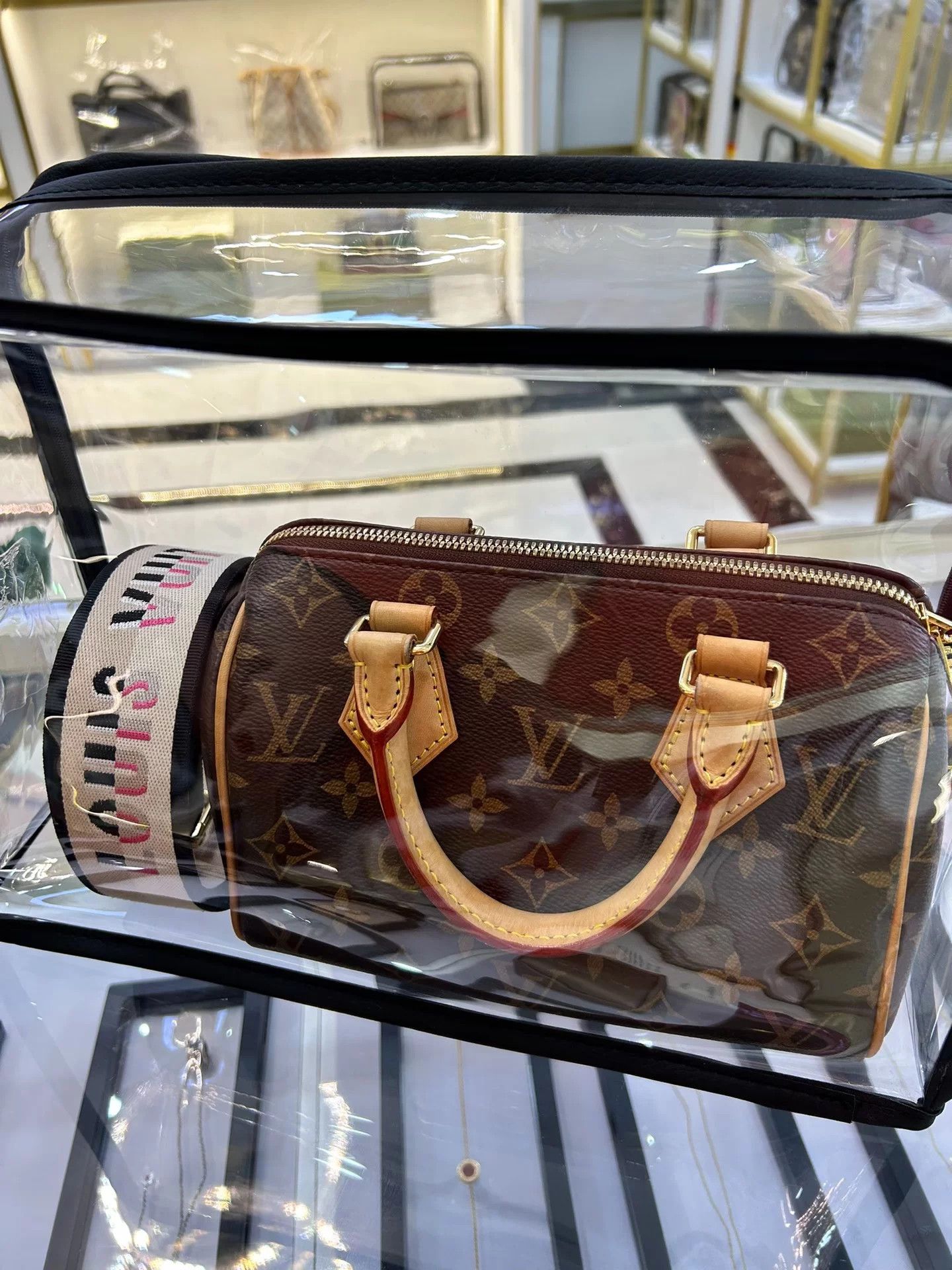 Louis Vuitton Pre-loved Bag Very good condition Size ONE SIZE - 3 Thumbnail