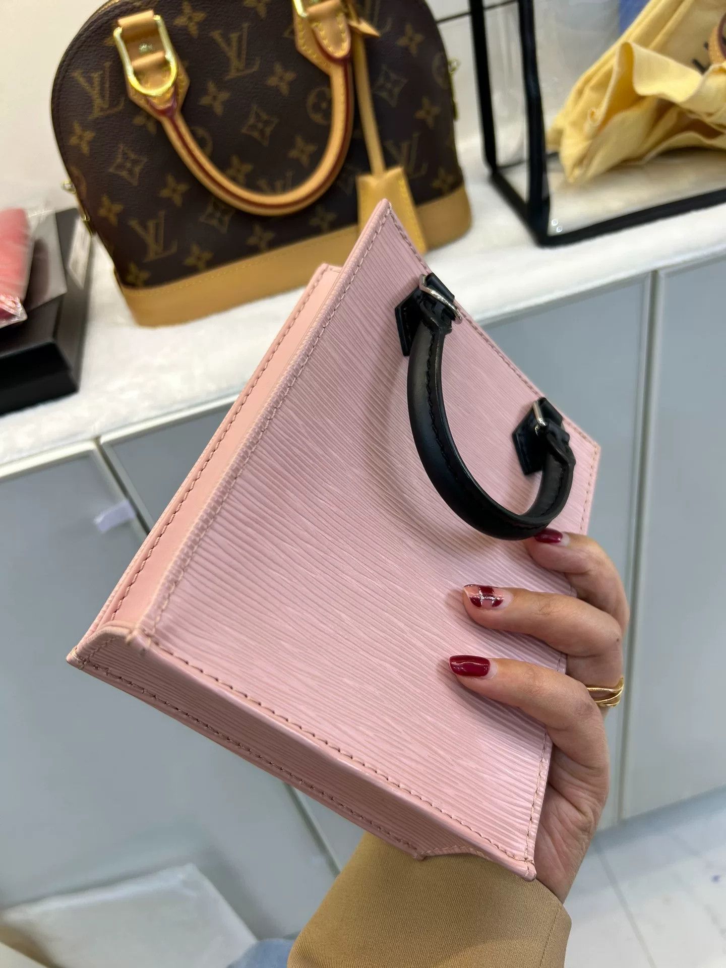 Louis Vuitton Pre-loved Bag Very good condition Size ONE SIZE - 4 Thumbnail