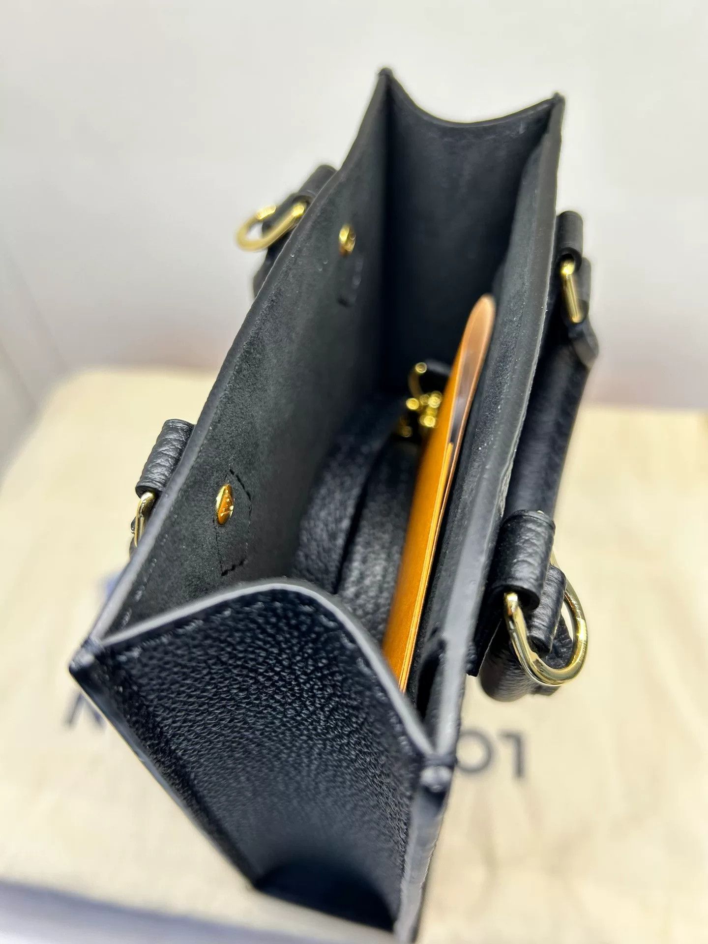Louis Vuitton Pre-loved Bag Very good condition Size ONE SIZE - 3 Thumbnail