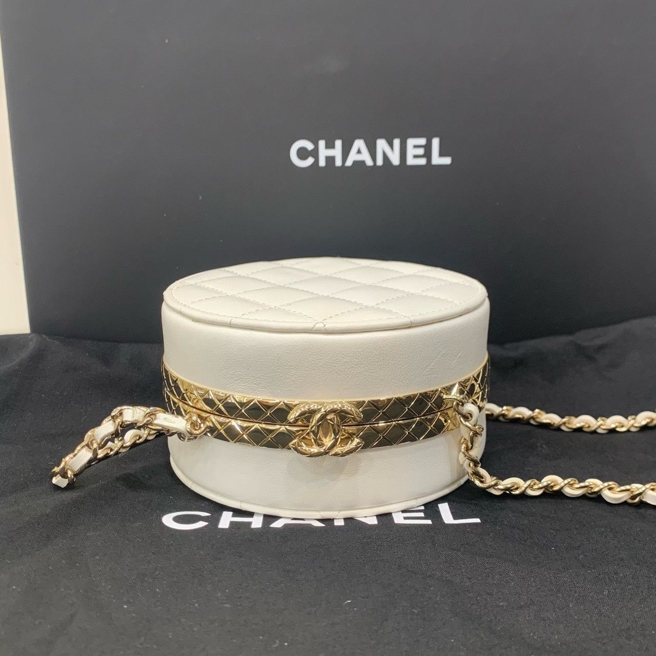 Chanel Pre-loved Bag Very good condition Size ONE SIZE - 2 Thumbnail